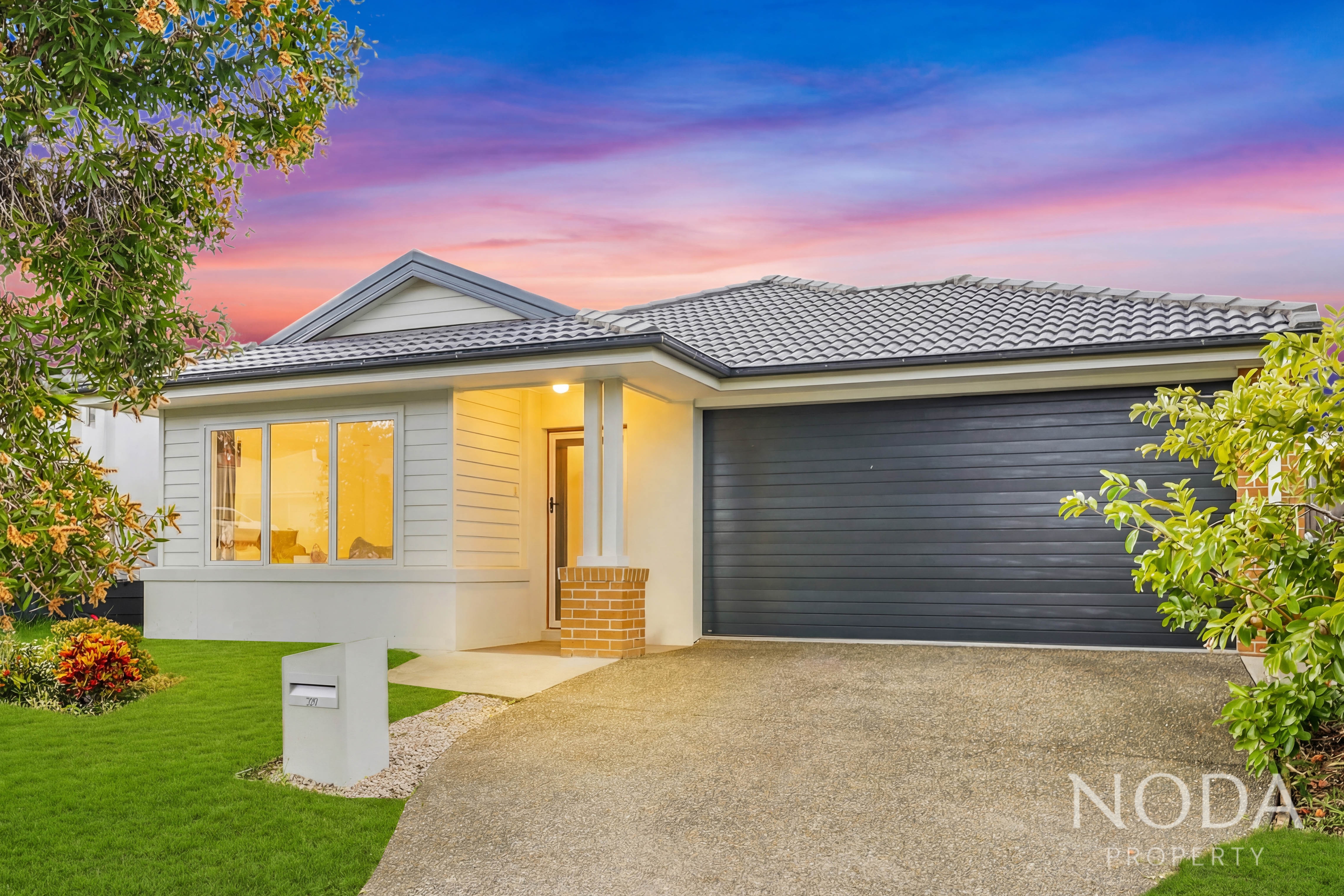 32 STRINGYBARK STREET, Spring Mountain QLD 4300 - Image 1