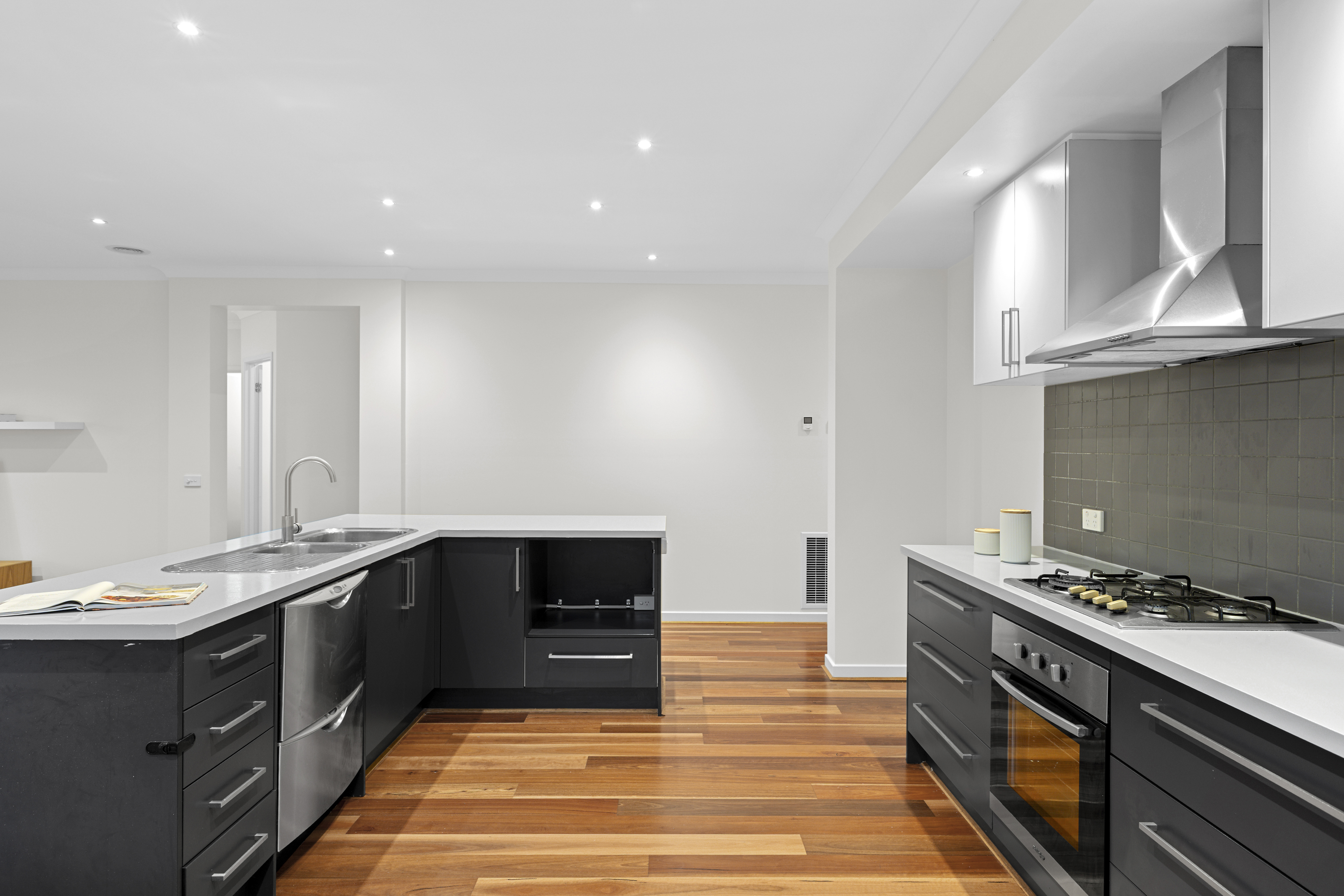 3-bedroom house at 35 THORNGROVE AVENUE, Craigieburn VIC 3064, Hume, Victoria