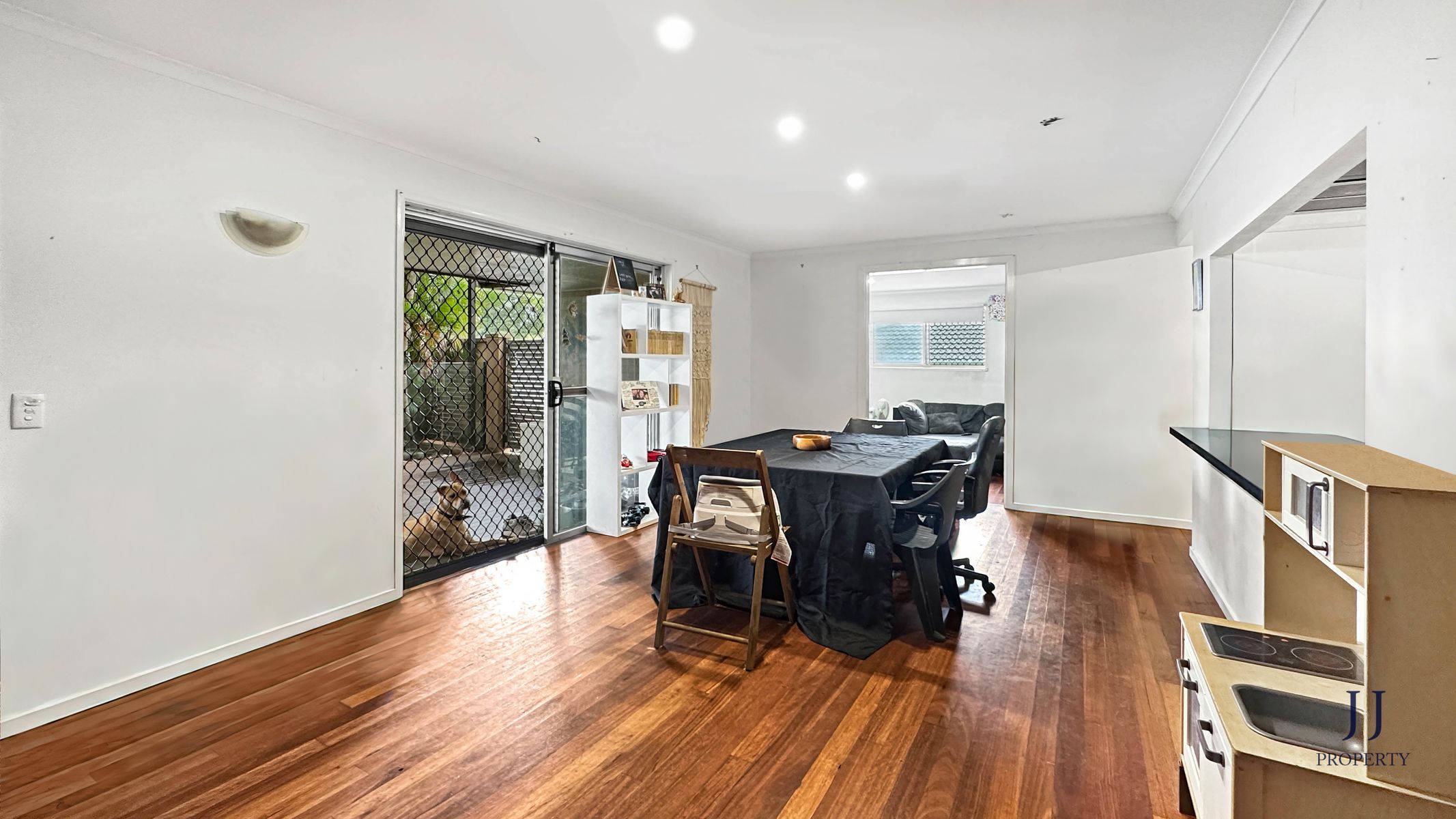 8 Eleanor Avenue, Underwood, Qld, 4119 - Image 3