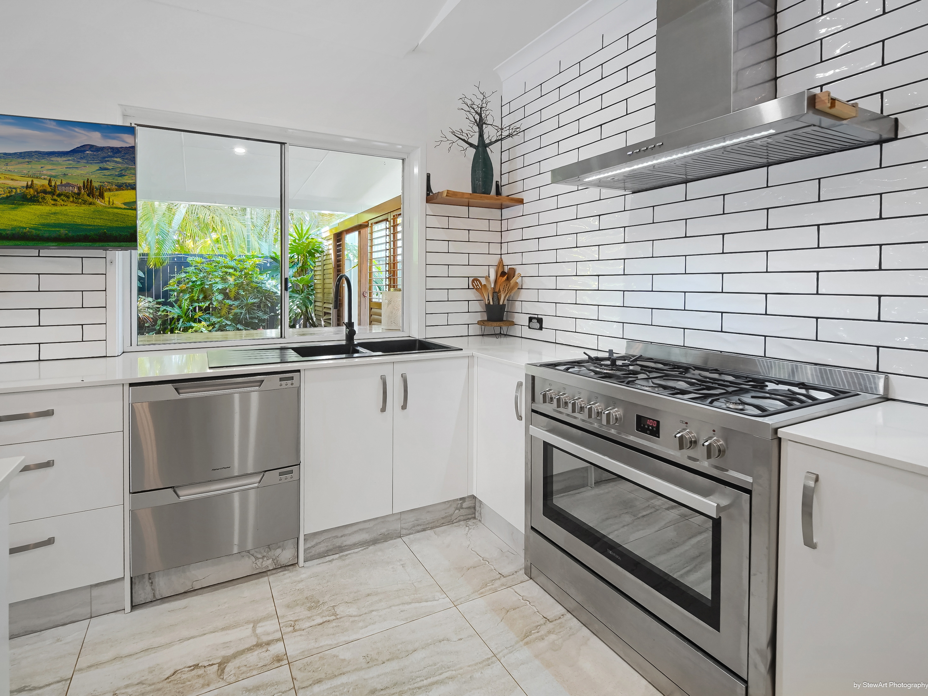 13 Herbert Street, Urangan, QLD 4655 - Image 10