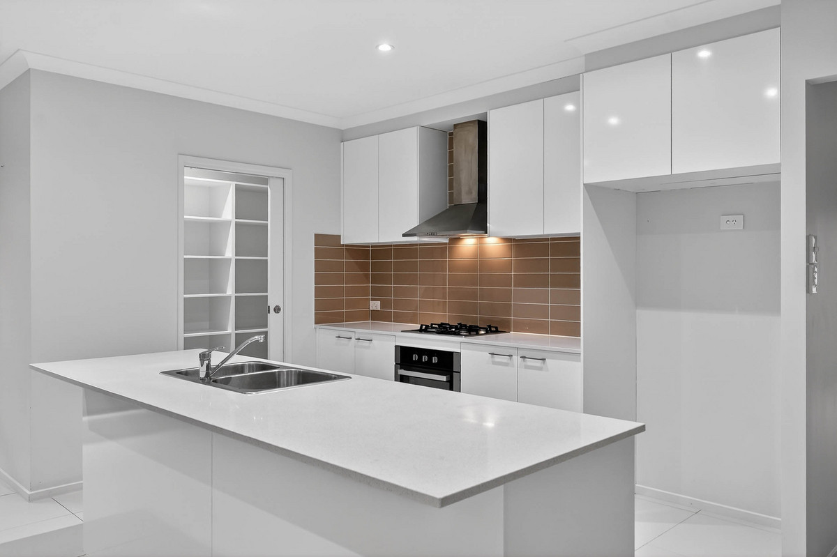 21 CAIRO WAY, Spring Mountain QLD 4300 - Image 6