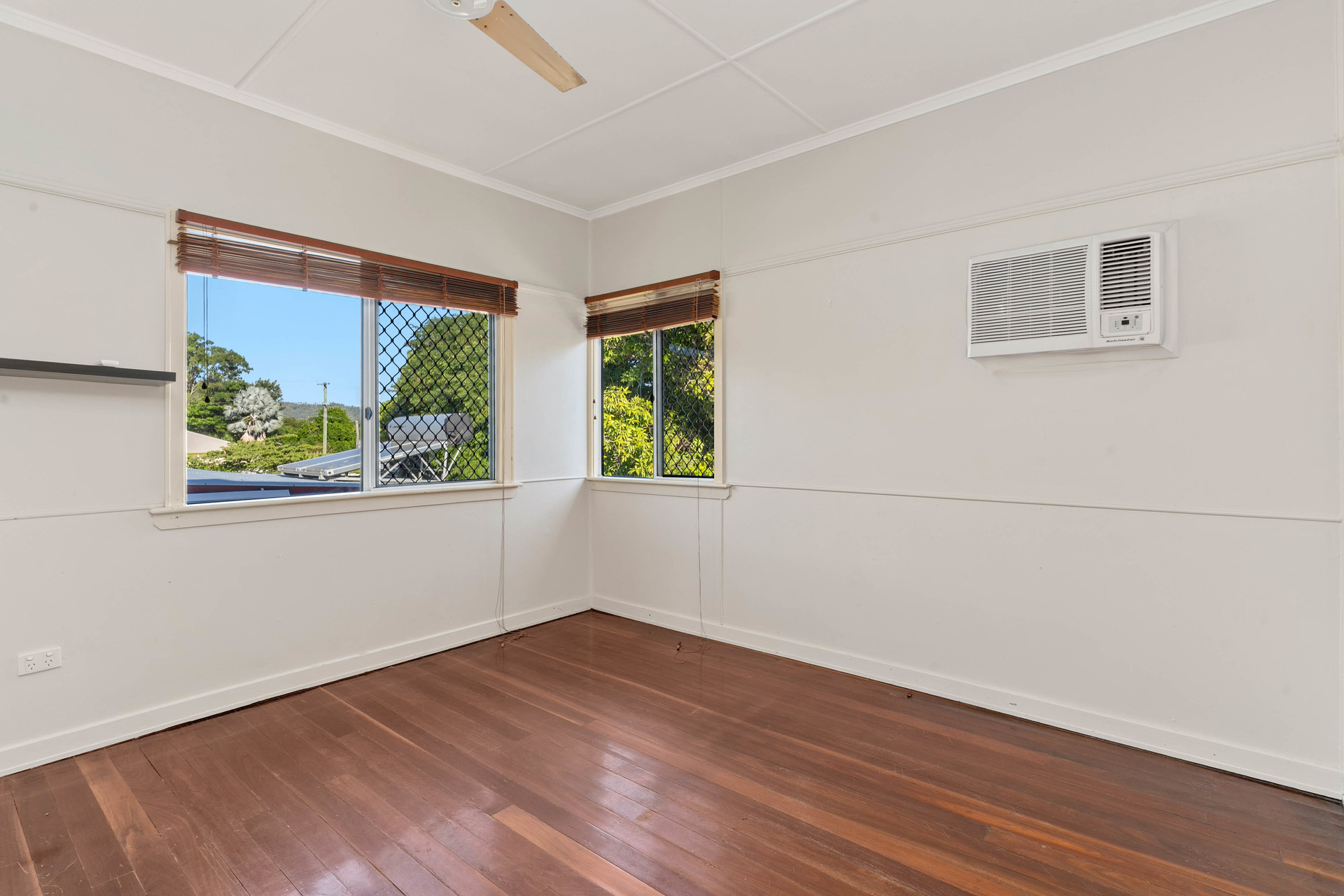 258 ELPHINSTONE STREET, Koongal QLD 4701 - Image 9