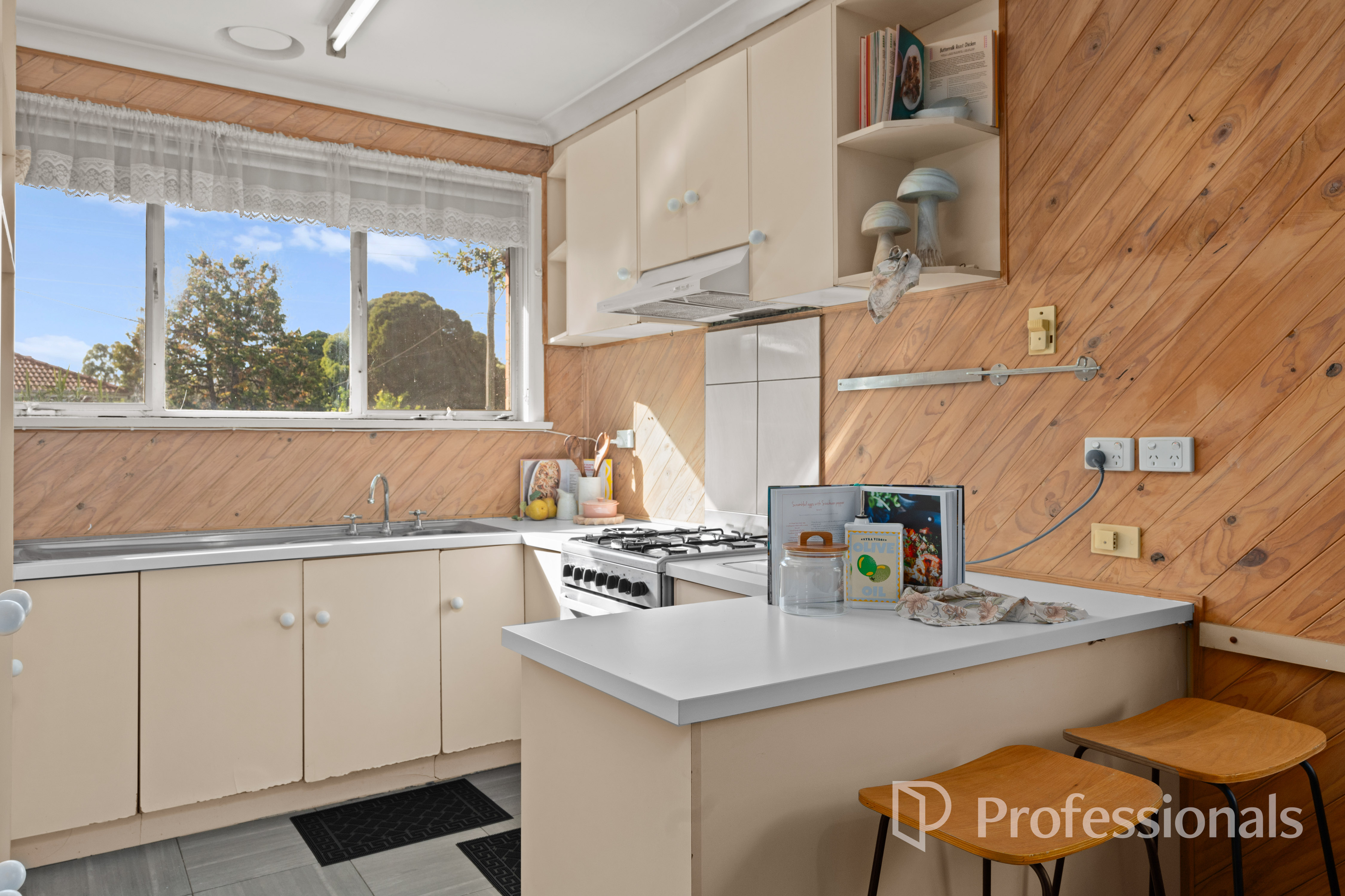 33 PENTLOWE ROAD, Wantirna South VIC 3152 - Image 4