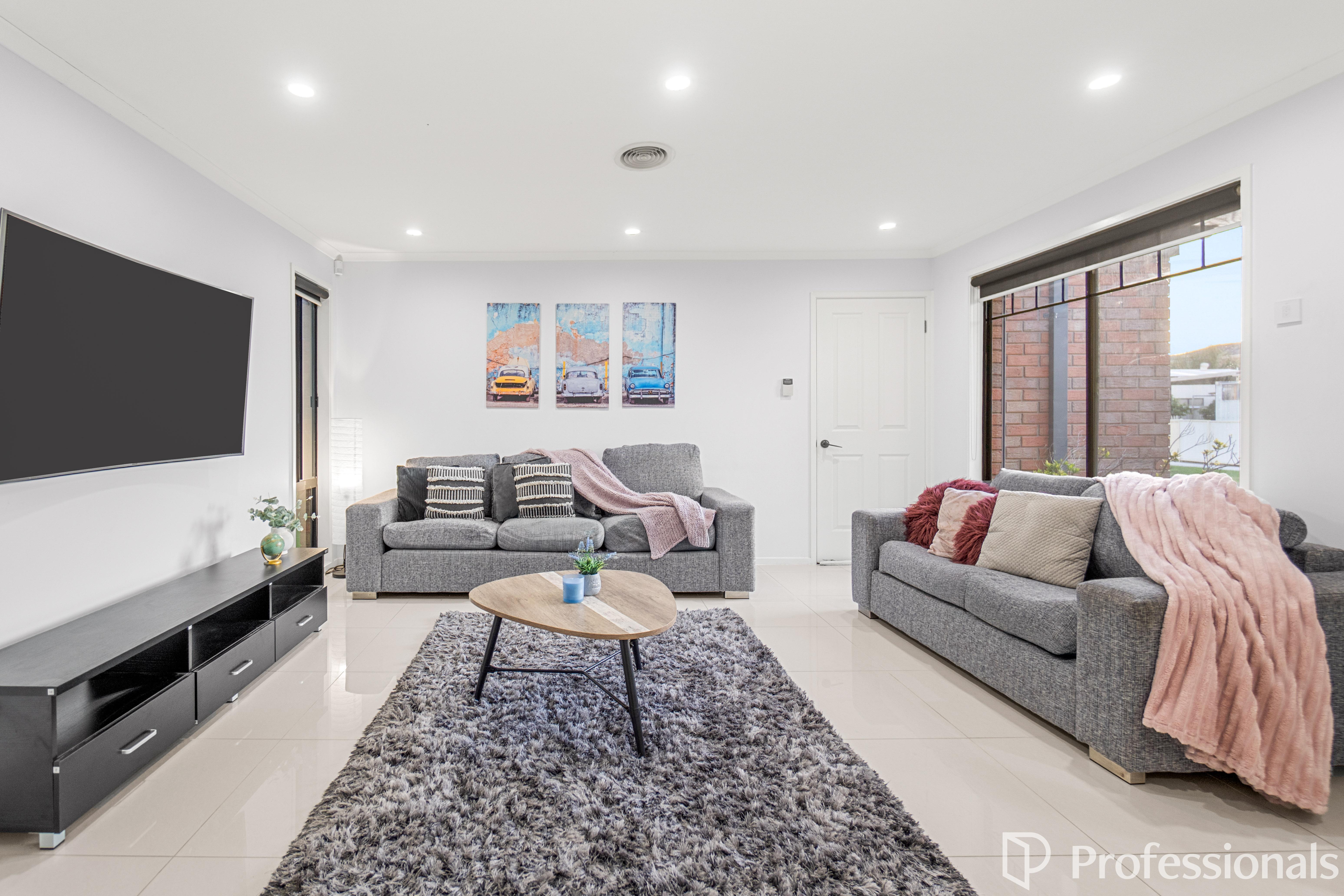 6 NEWHAVEN WAY, Cairnlea VIC 3023 - Image 3