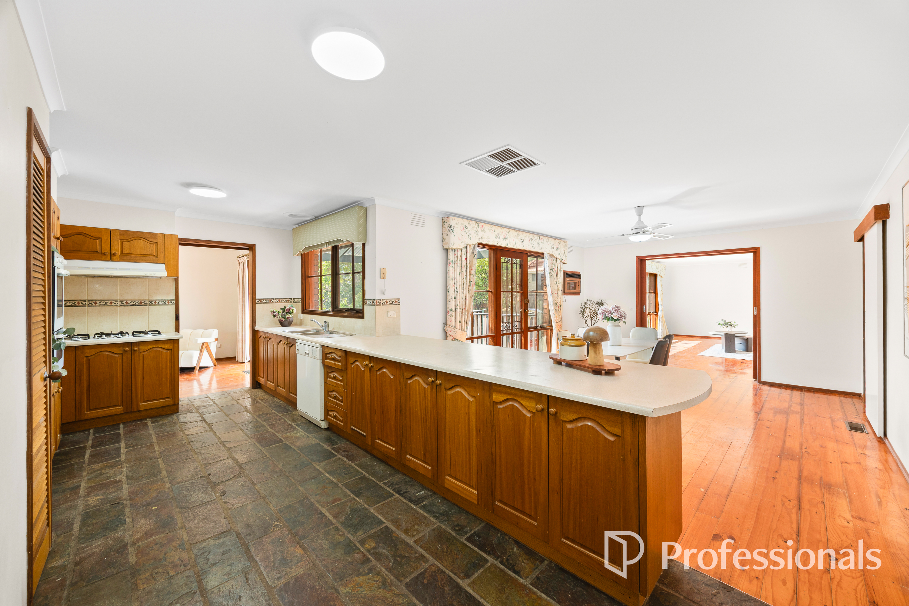 13 LAWSONS COURT, Templestowe VIC 3106 - Image 8