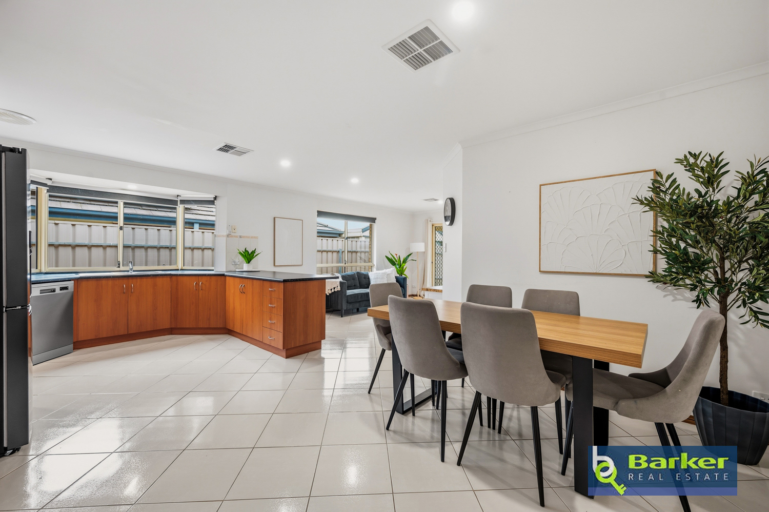 18 CHRISTINE CIRCUIT, Craigmore SA 5114 - Image 3