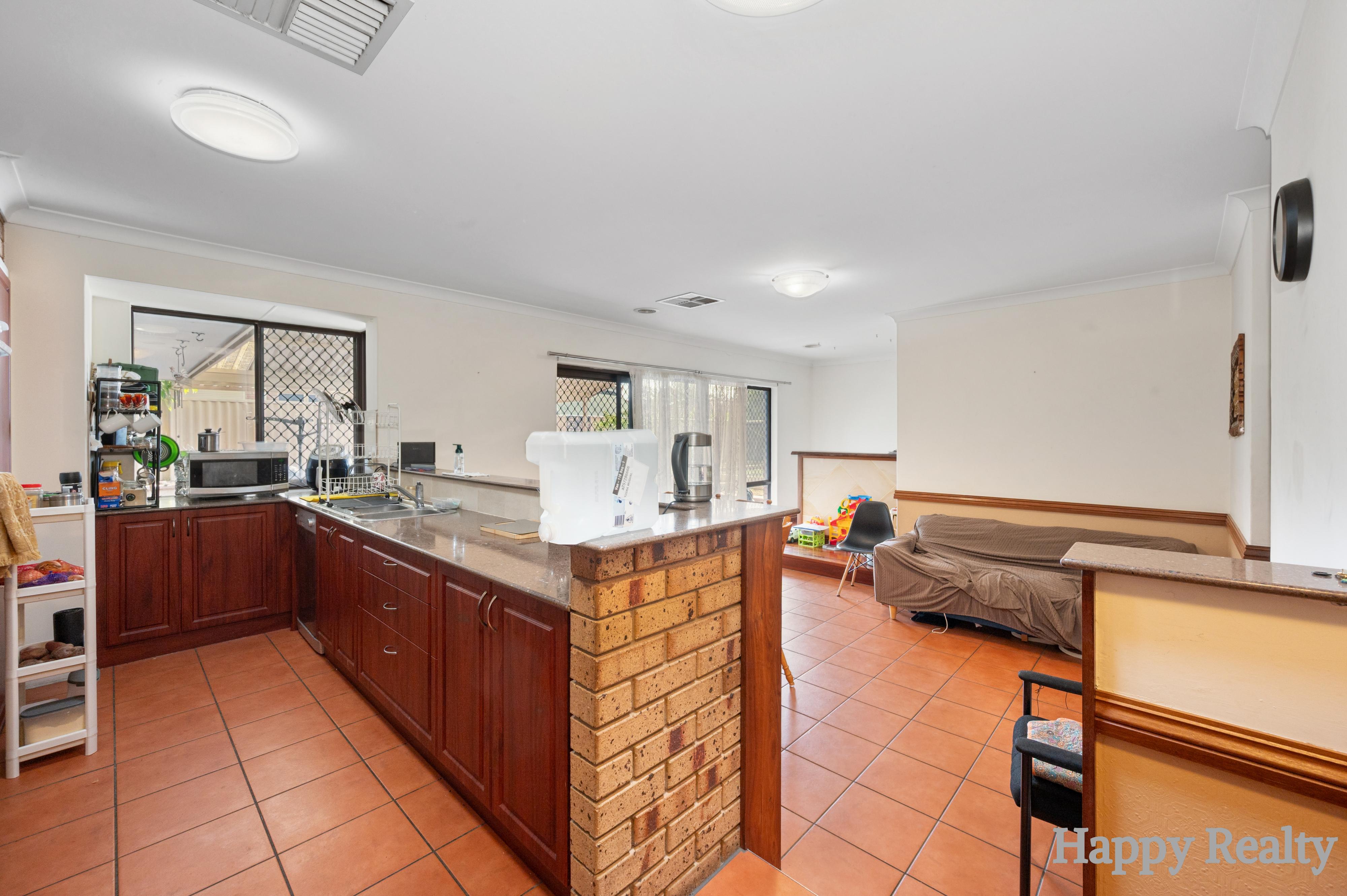 33 Forest Lakes Drive, Thornlie, WA 6108 - Image 8