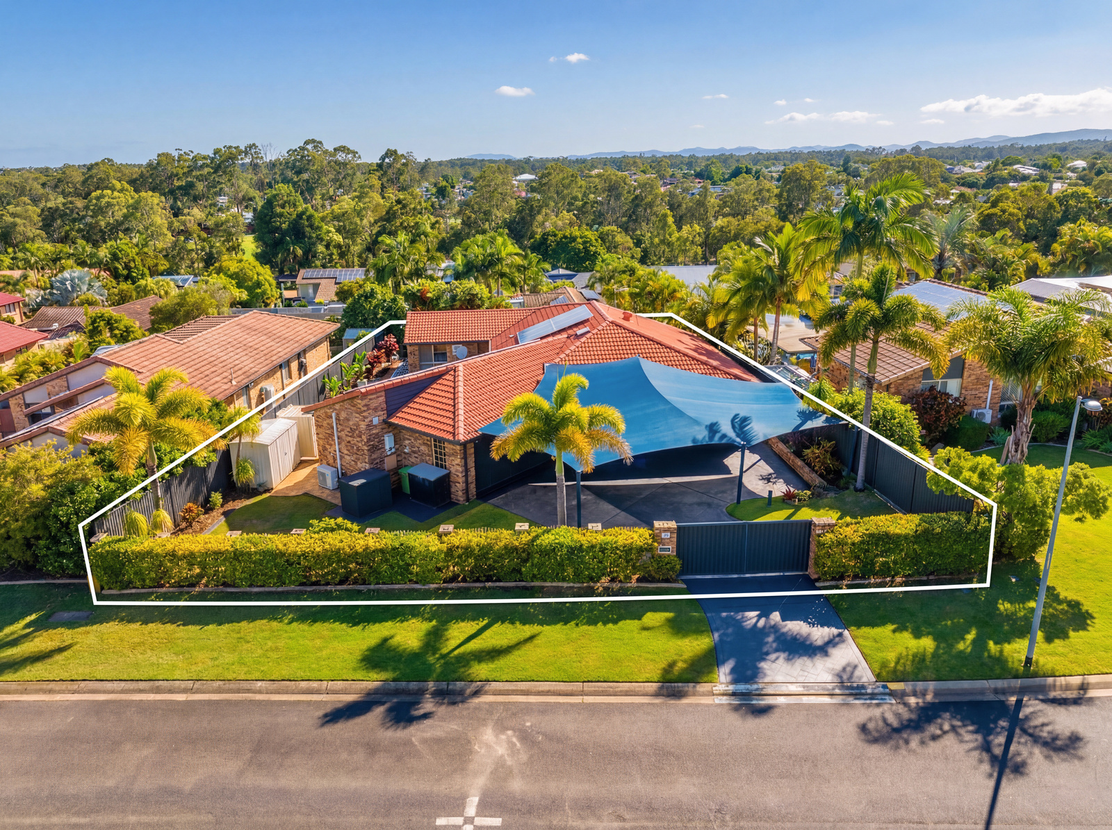 17 Crenshaw Court, Parkwood, QLD 4214 - Image 2