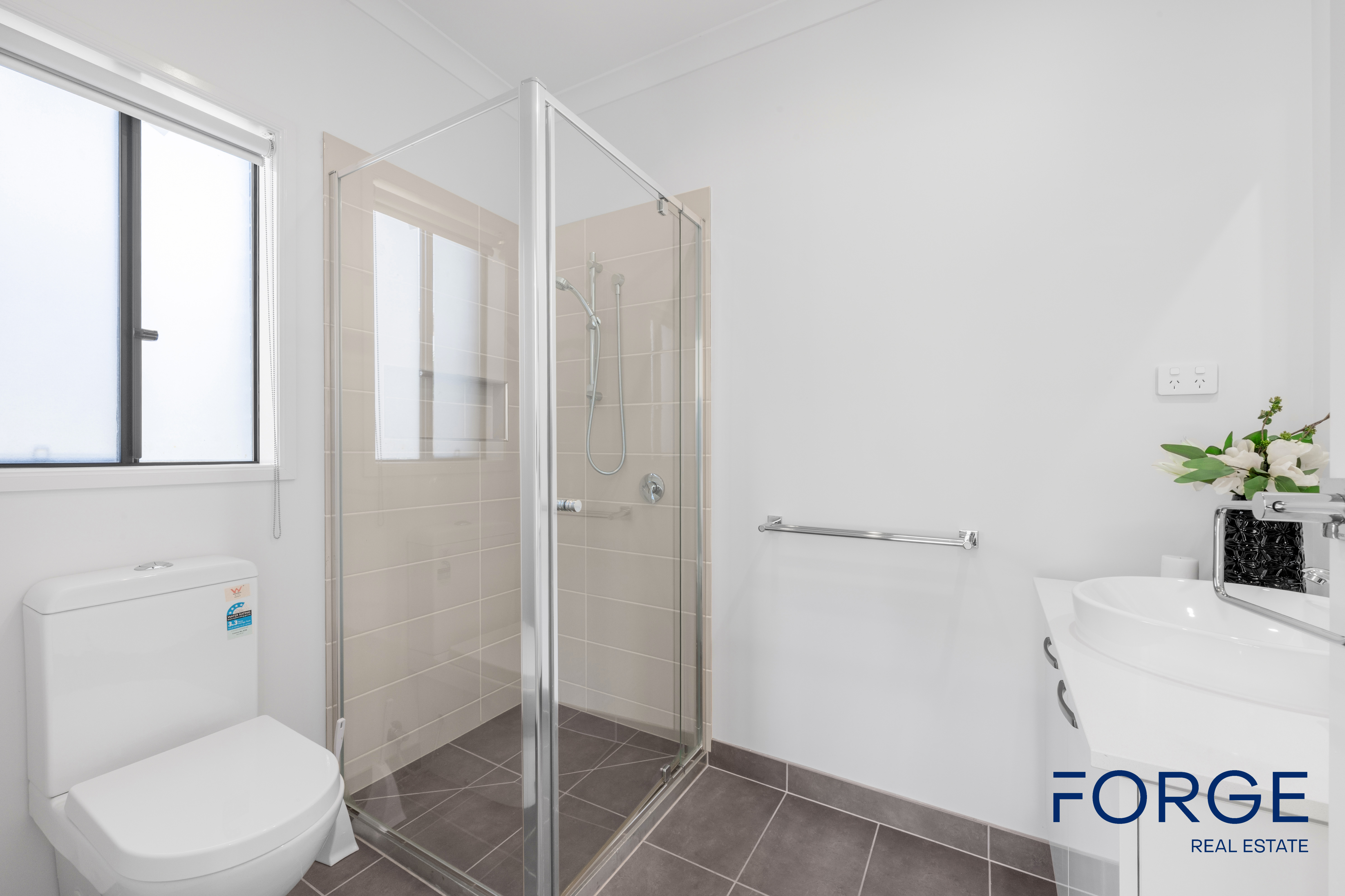 4-bedroom unit at UNIT 1 129 WINDELLA CRESCENT, Glen Waverley VIC 3150, Monash, Victoria