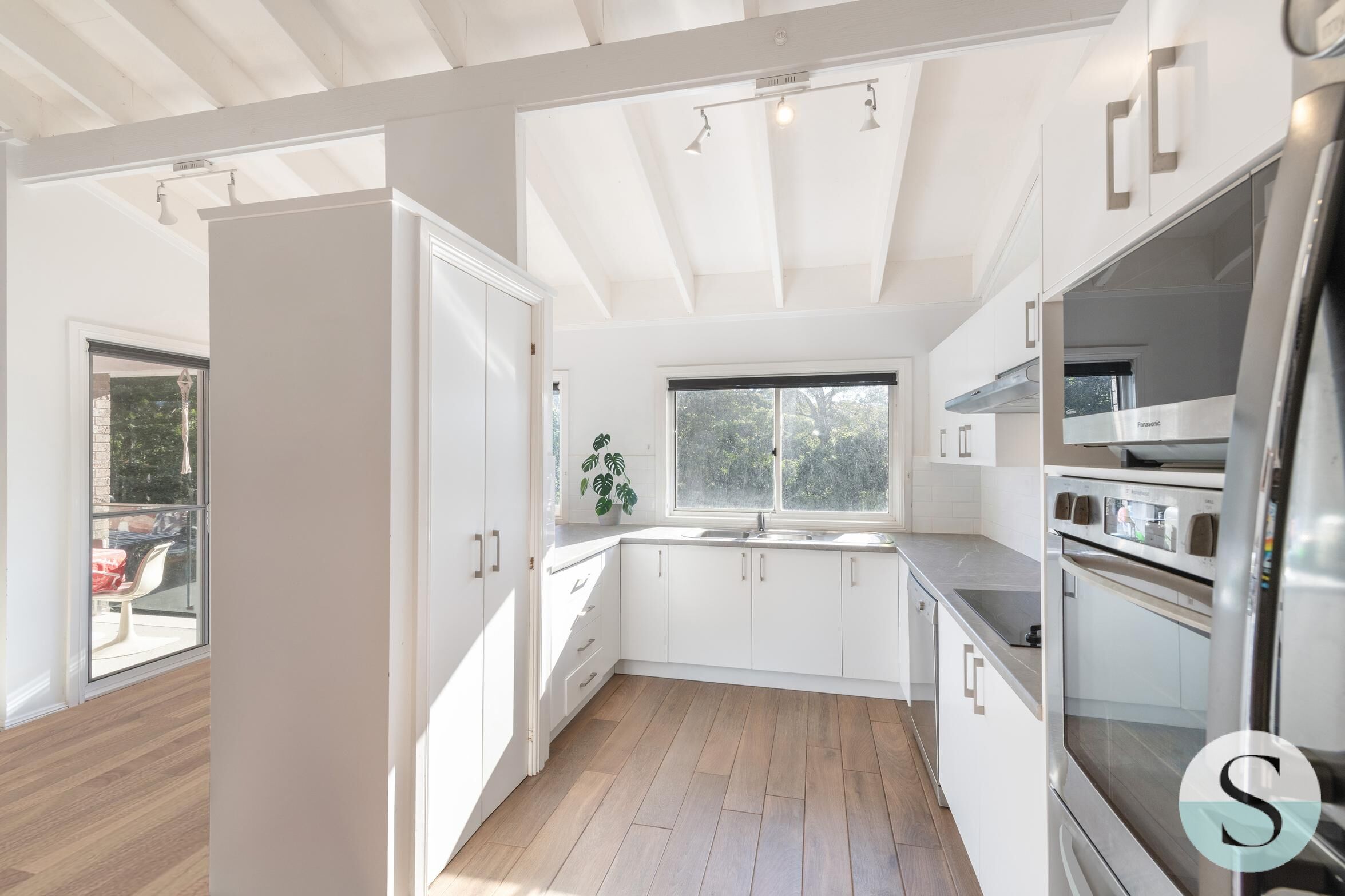 63 SCENIC DRIVE, Caves Beach NSW 2281 - Image 8