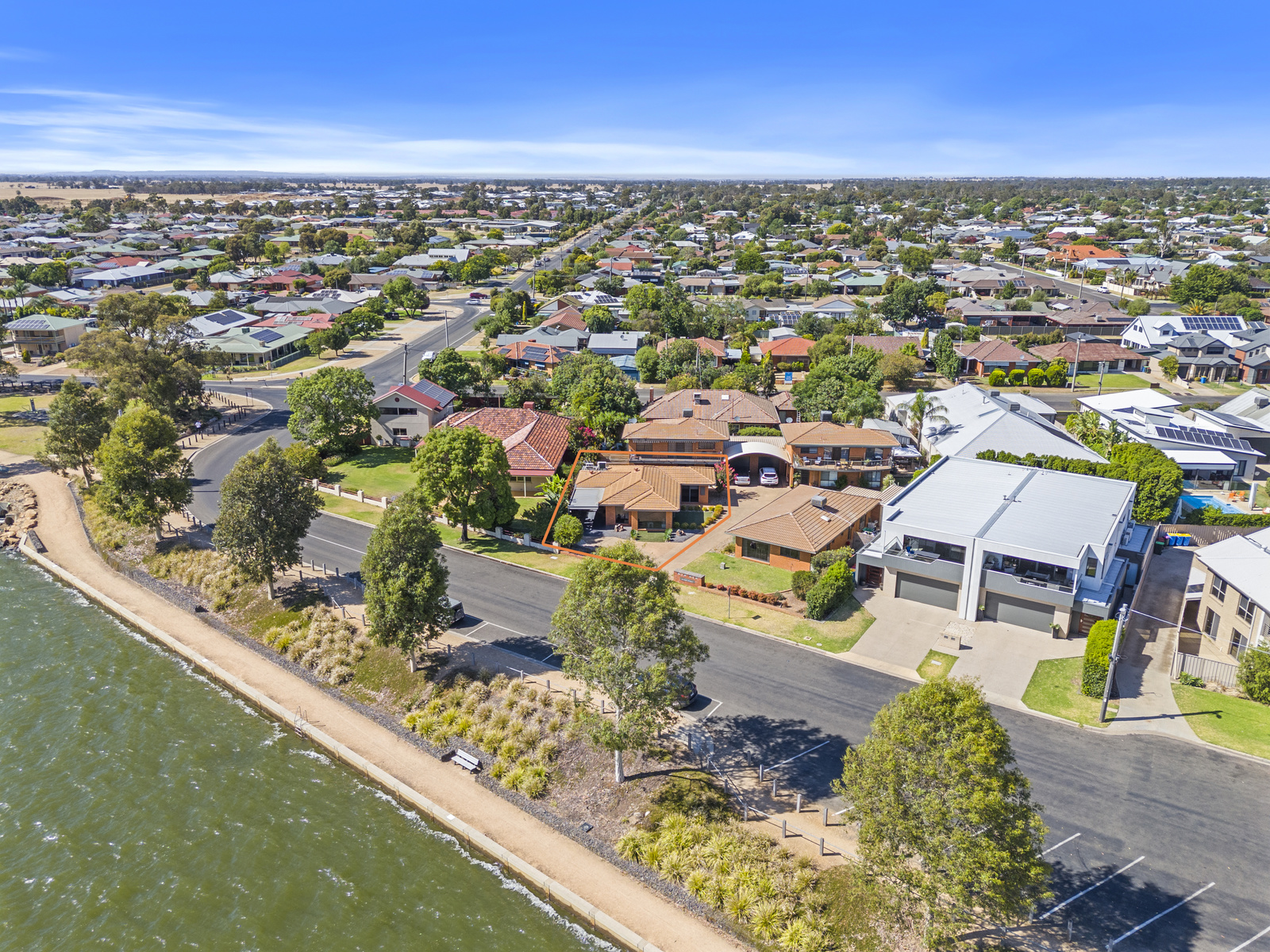 3-bedroom unit at 2 35 BANK STREET, YARRAWONGA VIC 3730, Moira, Victoria