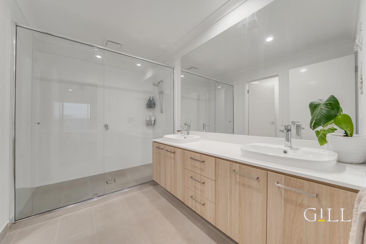 4-bedroom unit at 35 KINROSS PARADE, Clyde North VIC 3978, Casey, Victoria
