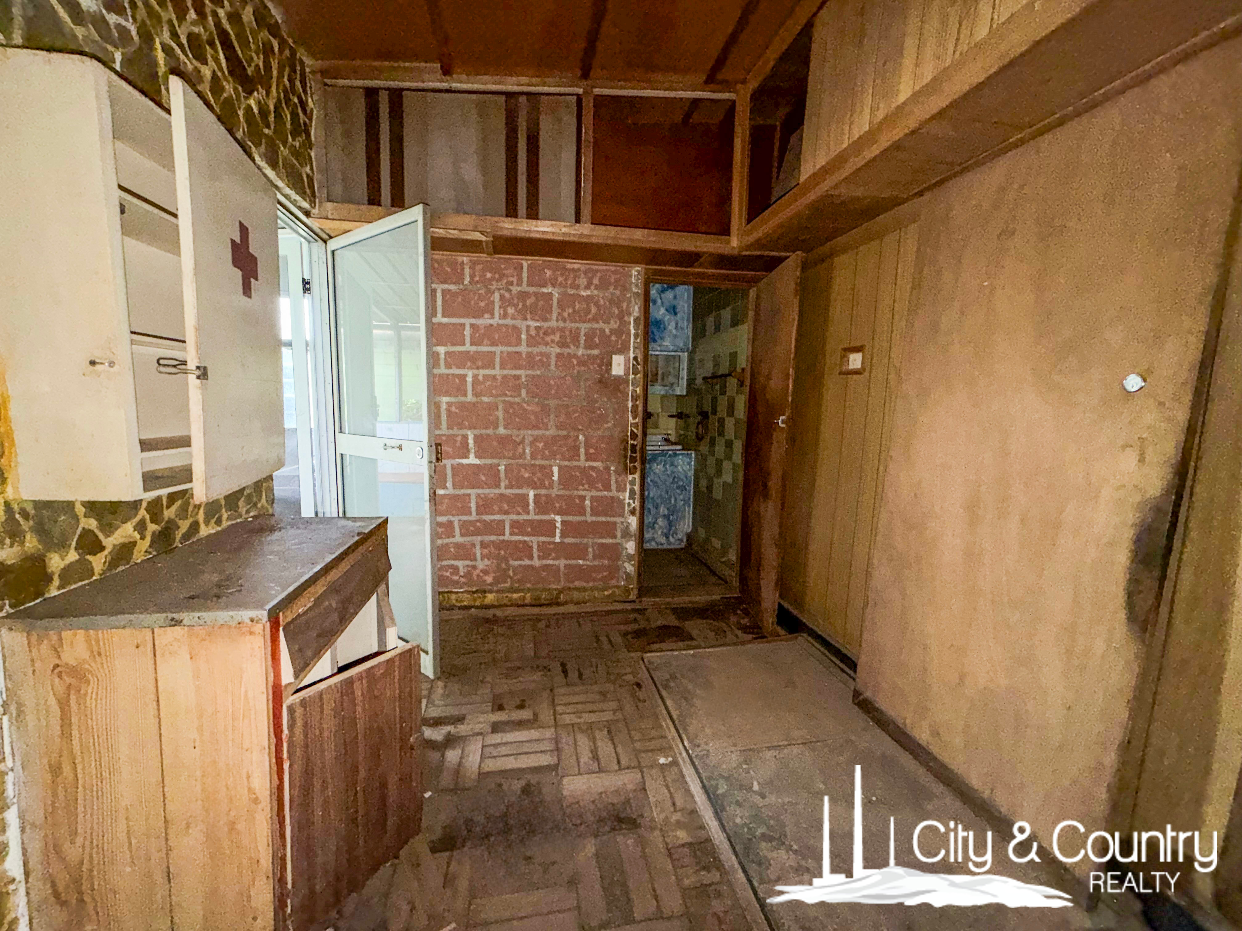21 FLYNN STREET, Mornington QLD 4825 - Image 9