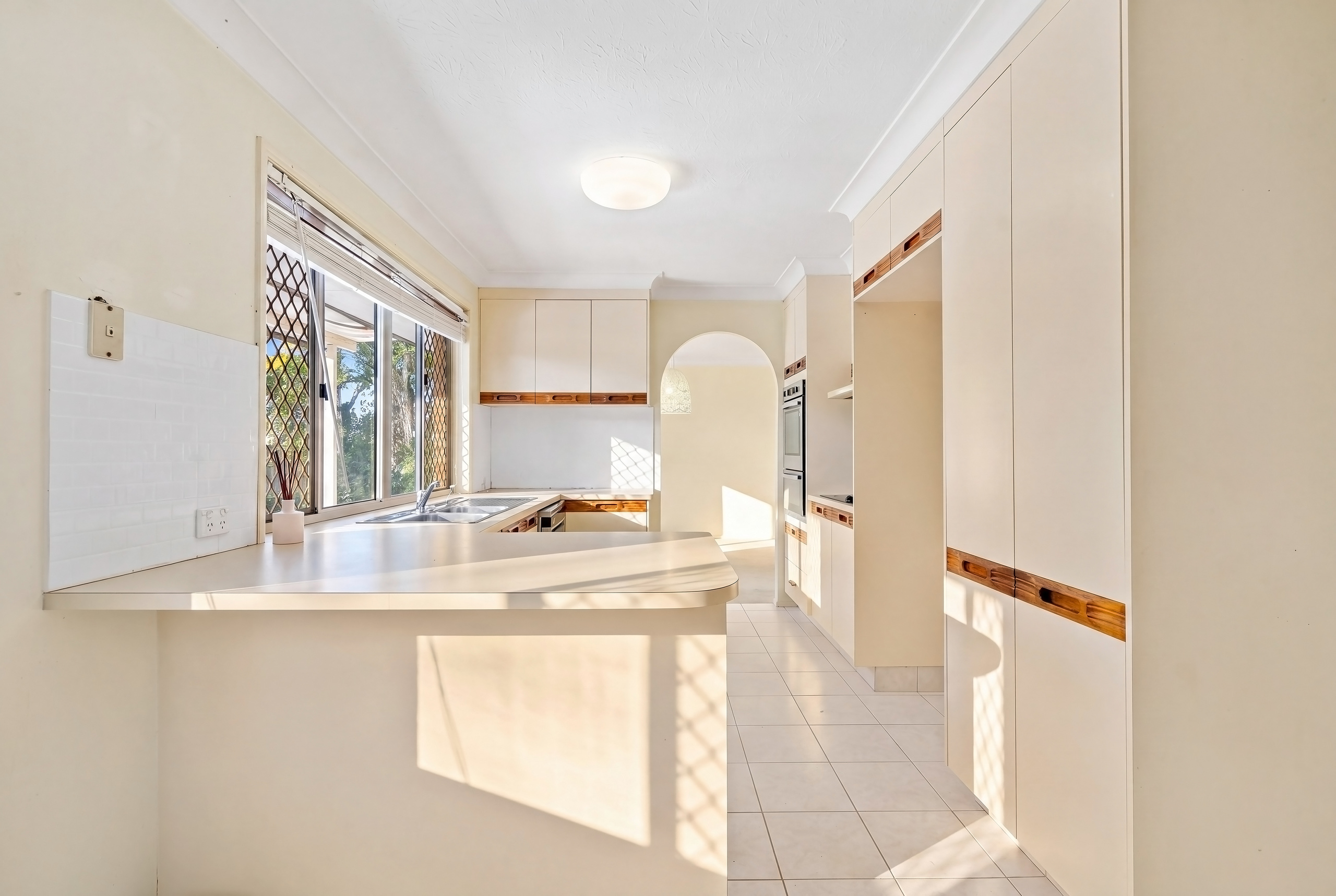 5 SUGARLEAF COURT, Burleigh Waters QLD 4220 - Image 8