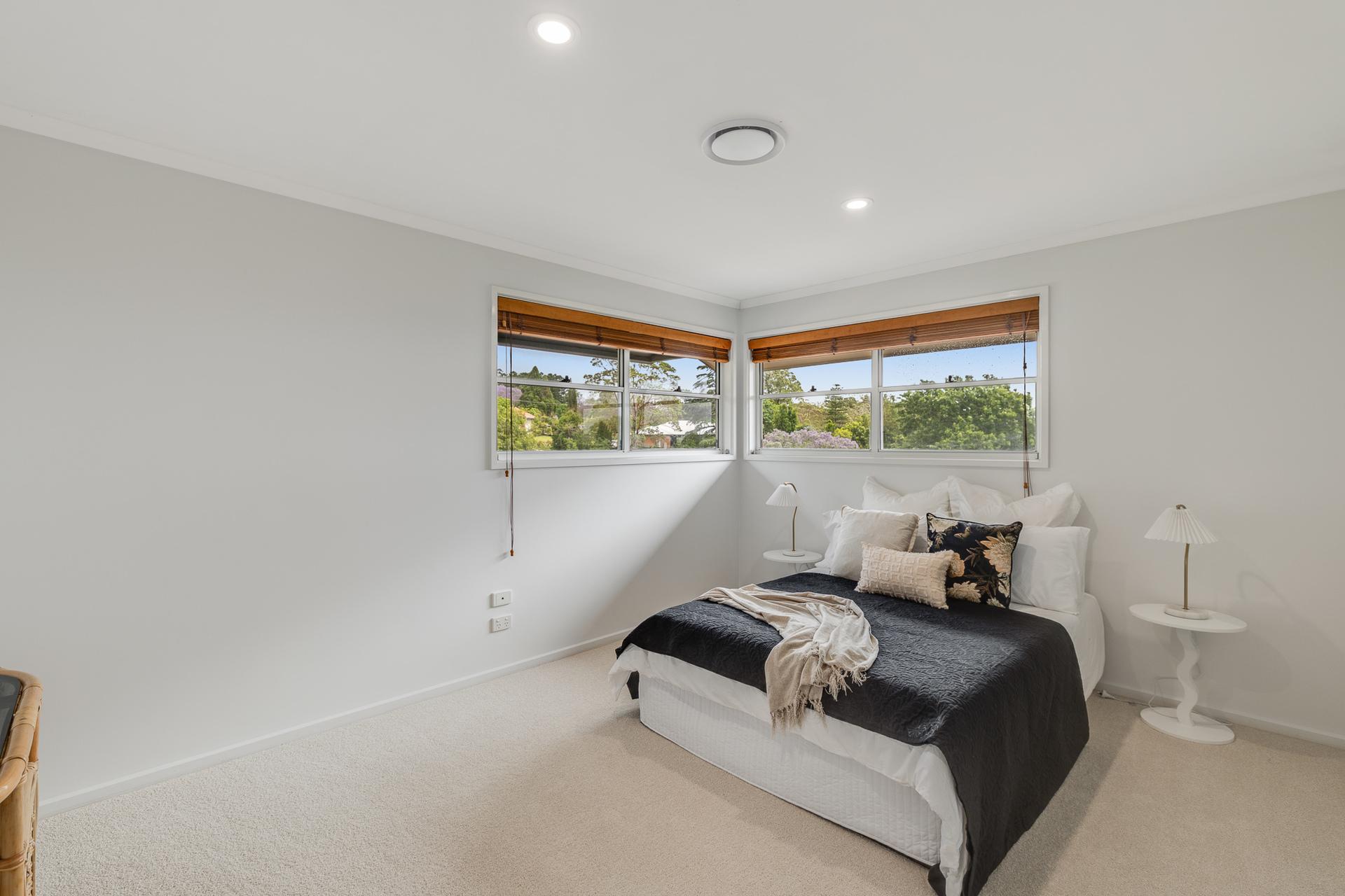 7-bedroom house at 7 Curzon Street, Mount Lofty, QLD 4350, , Queensland