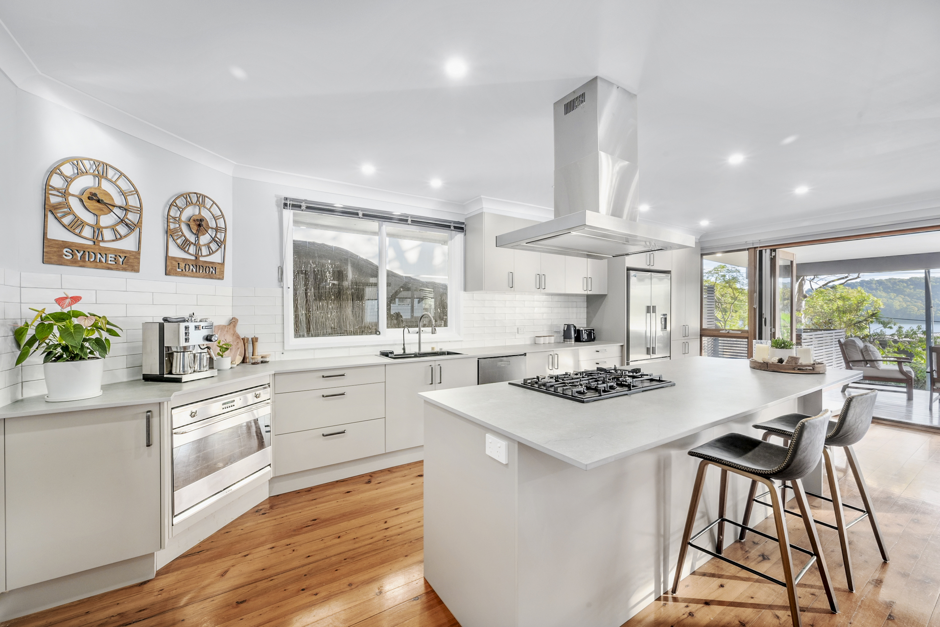 4-bedroom house at 190 RIVERVIEW ROAD, Avalon Beach NSW 2107, Northern Beaches, New South Wales