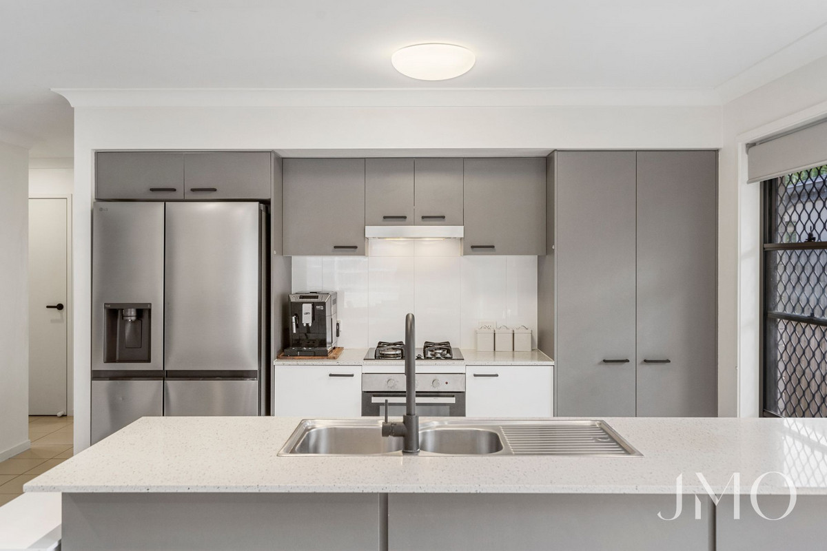 127 BROOKSIDE CIRCUIT, Ormeau QLD 4208 - Image 2