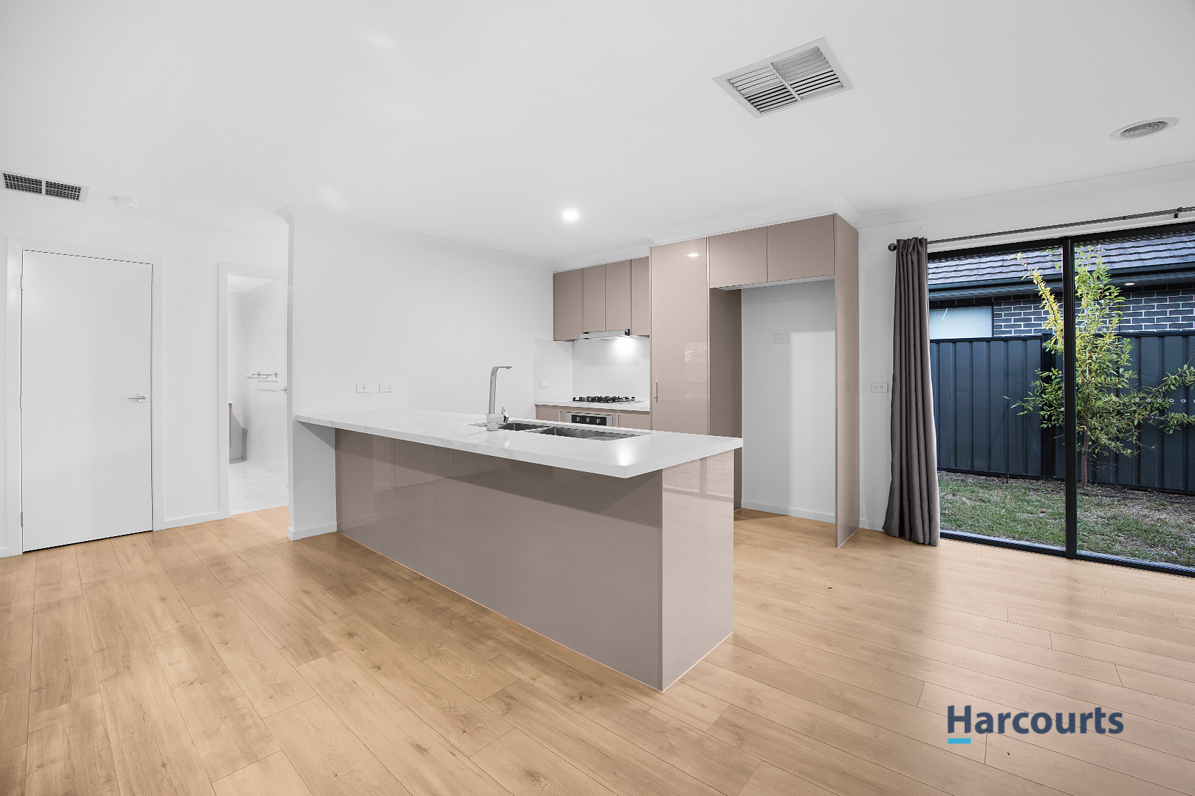 2|8 Redwood Drive, Hoppers Crossing, Vic, 3029 - Image 4