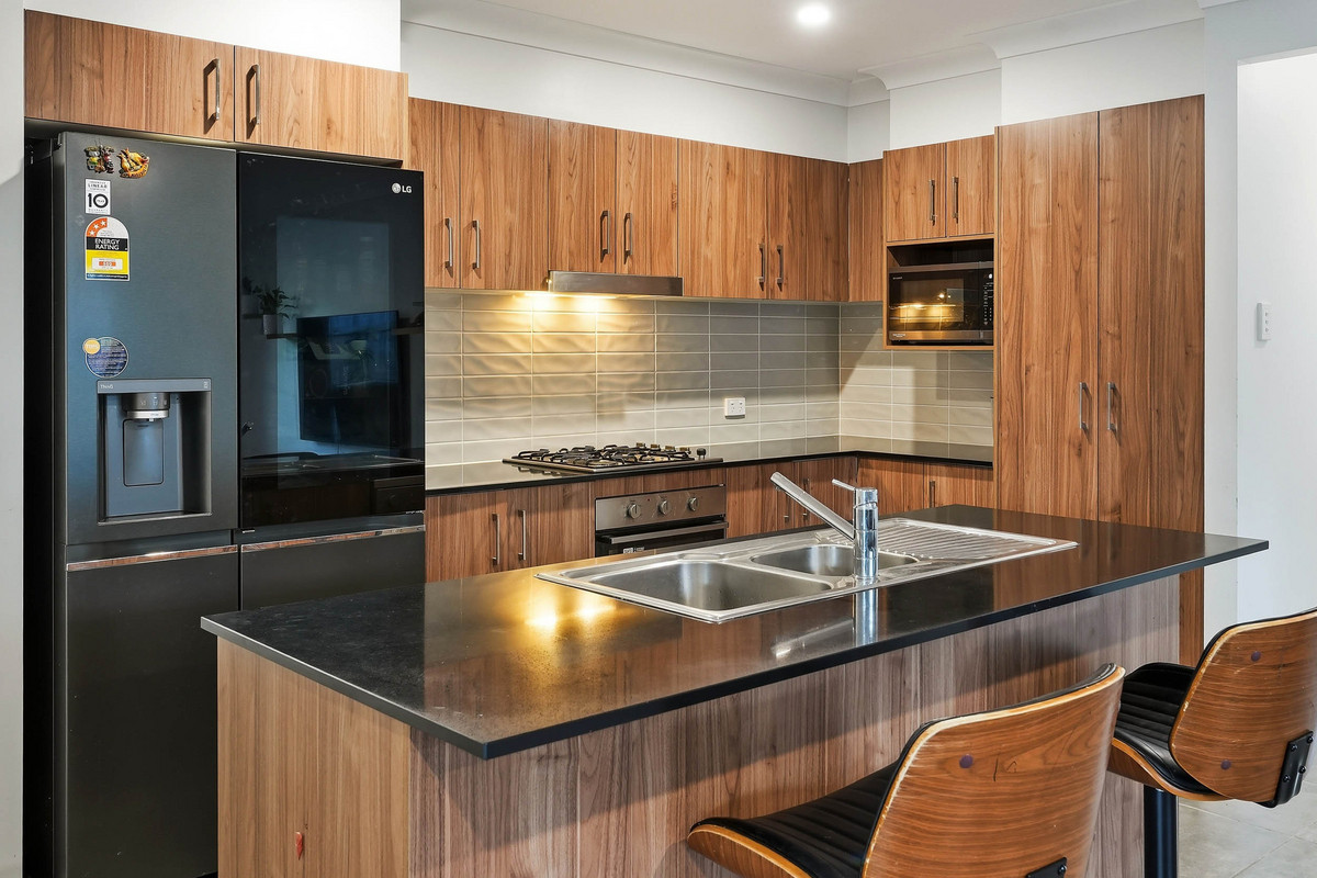 10 Palk Place, Spring Mountain, QLD 4300 - Image 6