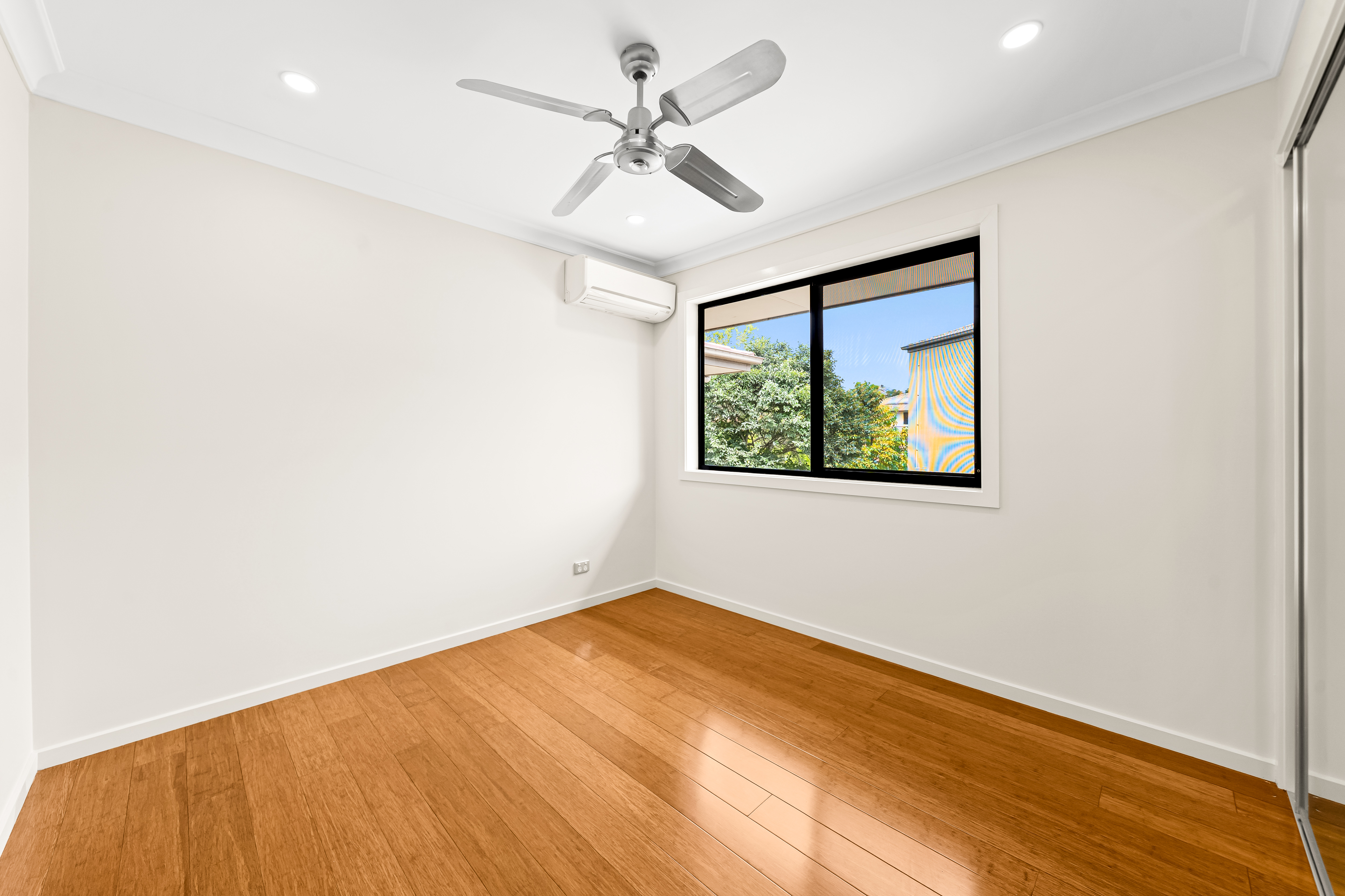 5-bedroom house at 129 Didbrook Street, Robertson, QLD 4109, Brisbane, Queensland