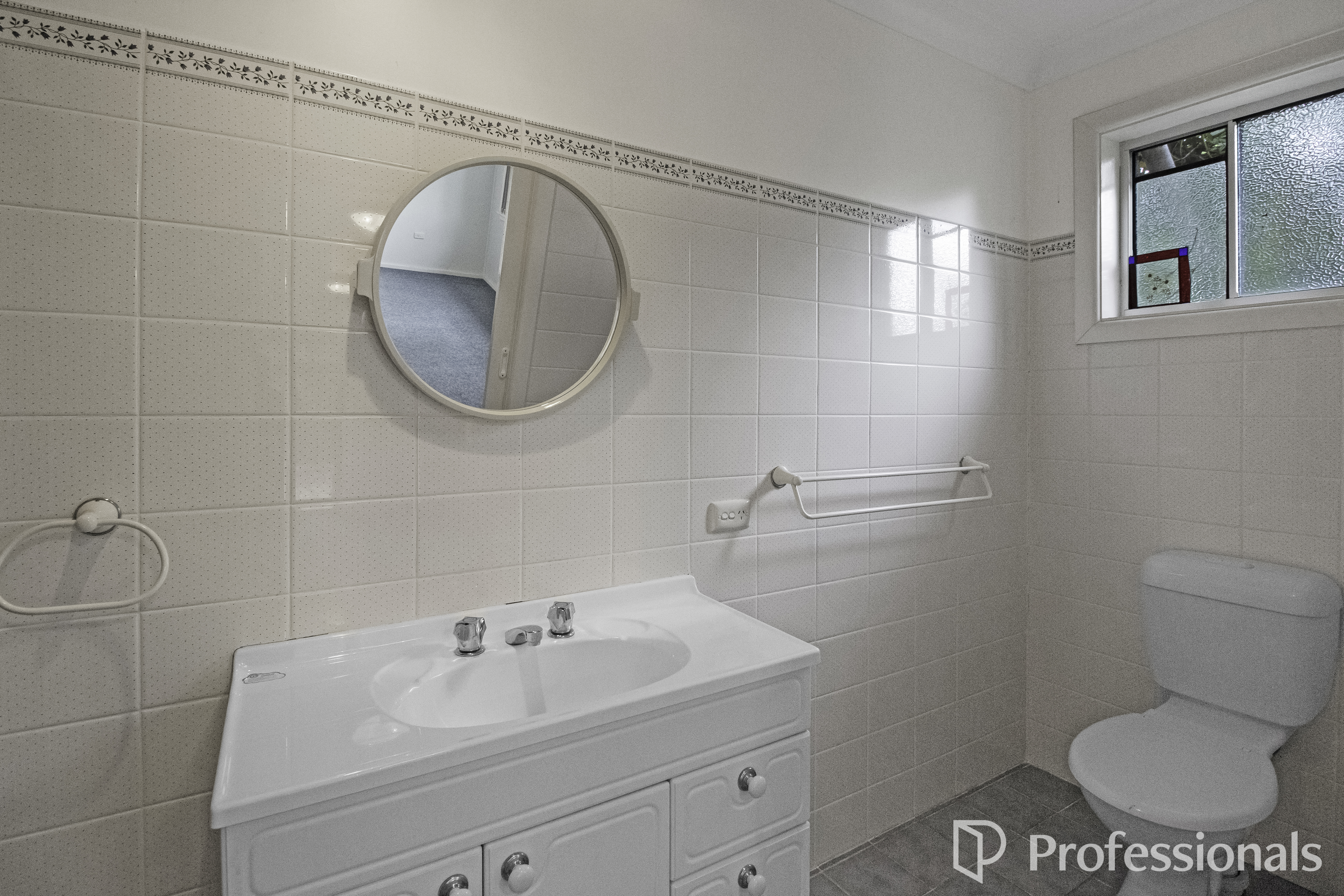 42 White Avenue, Kooringal, NSW 2650 - Image 3