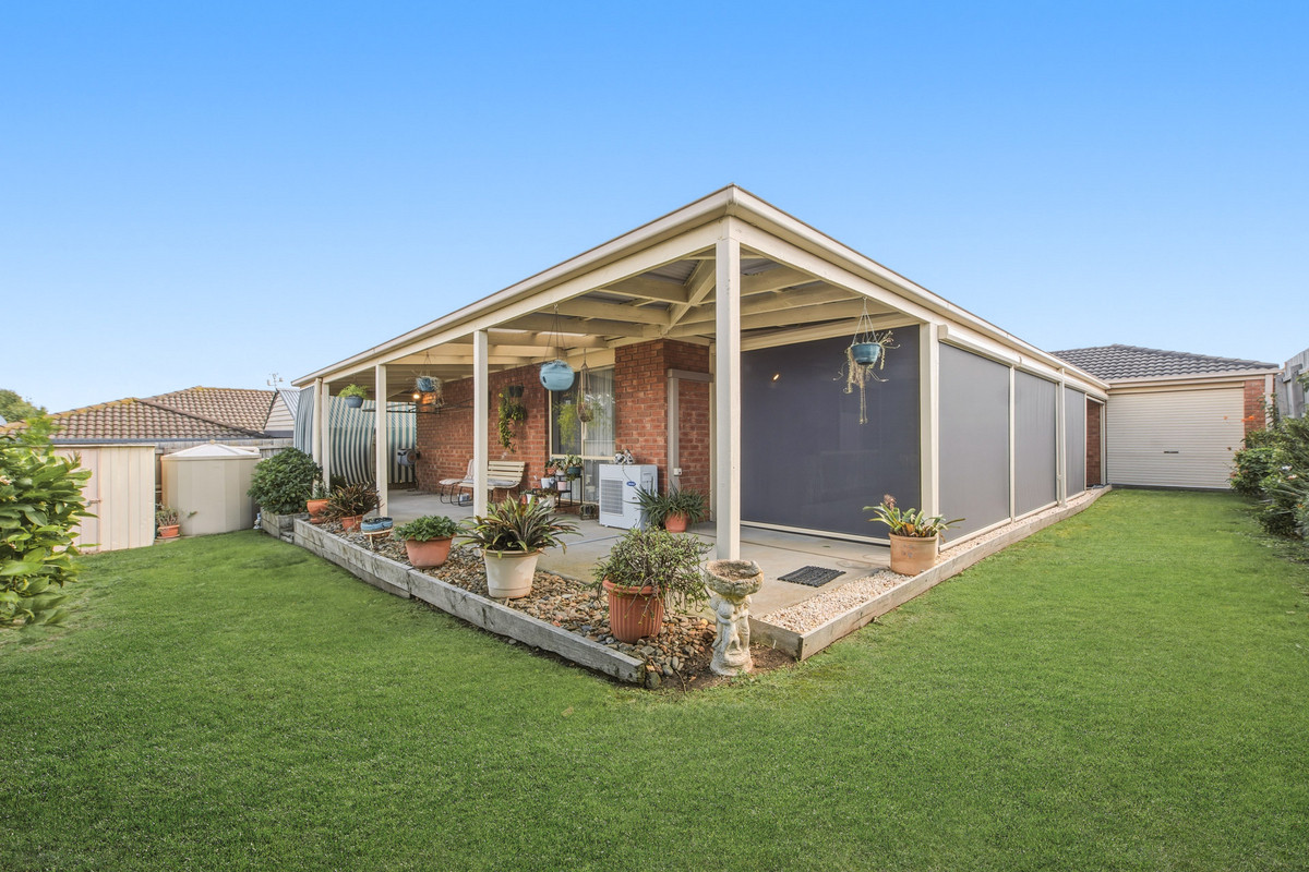 3-bedroom house at 34 Brentwood Drive, Cranbourne North, VIC 3977, Casey, Victoria