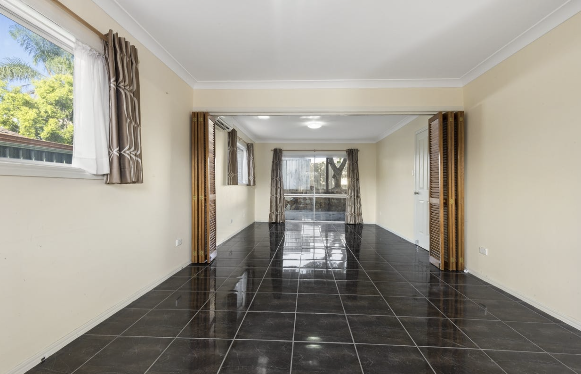 222 BENOWA ROAD, Benowa QLD 4217 - Image 8