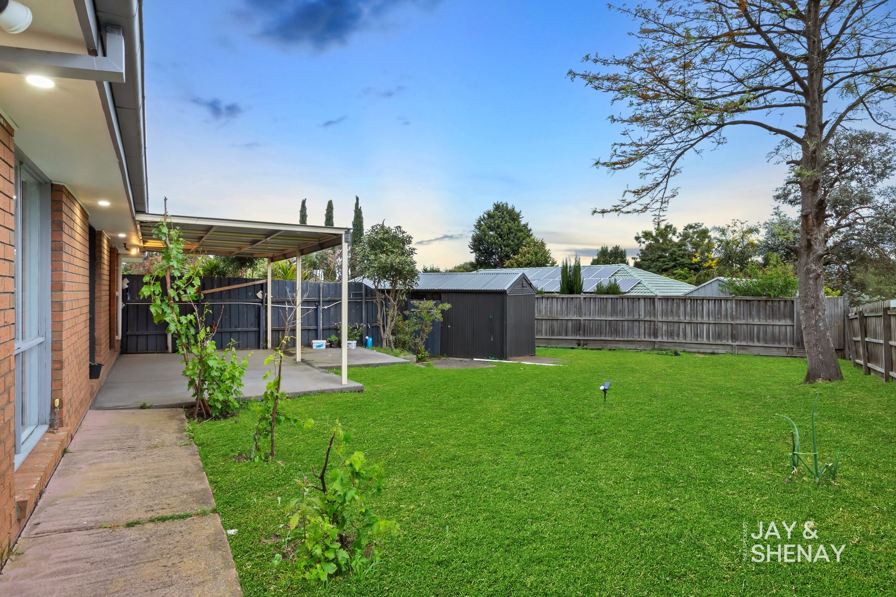 10 GLENCAPLE COURT, Endeavour Hills VIC 3802 - Image 2