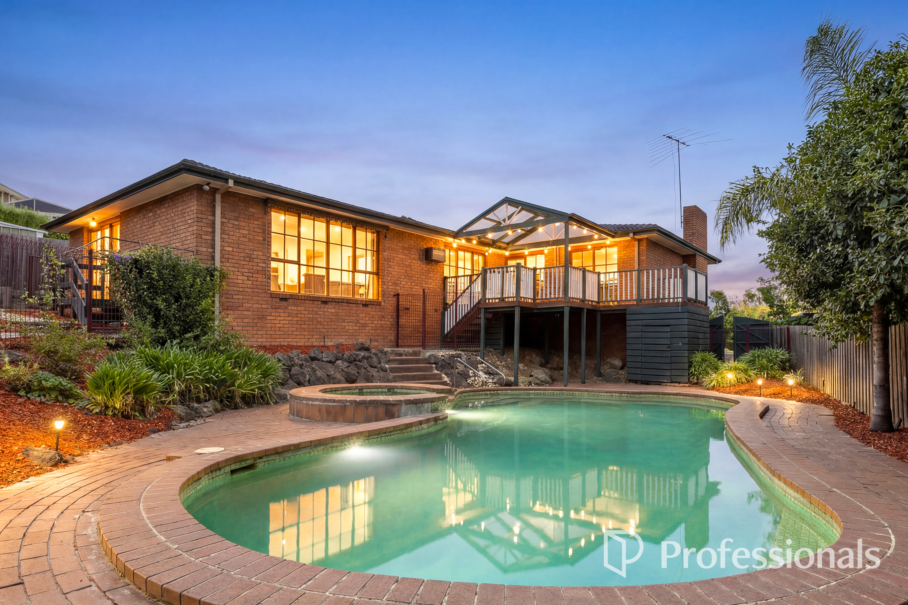 13 LAWSONS COURT, Templestowe VIC 3106 - Image 2