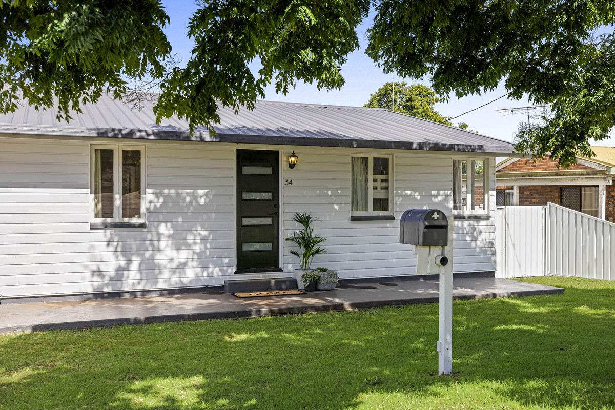 34 Noll Street, Kearneys Spring, QLD 4350 - Image 2