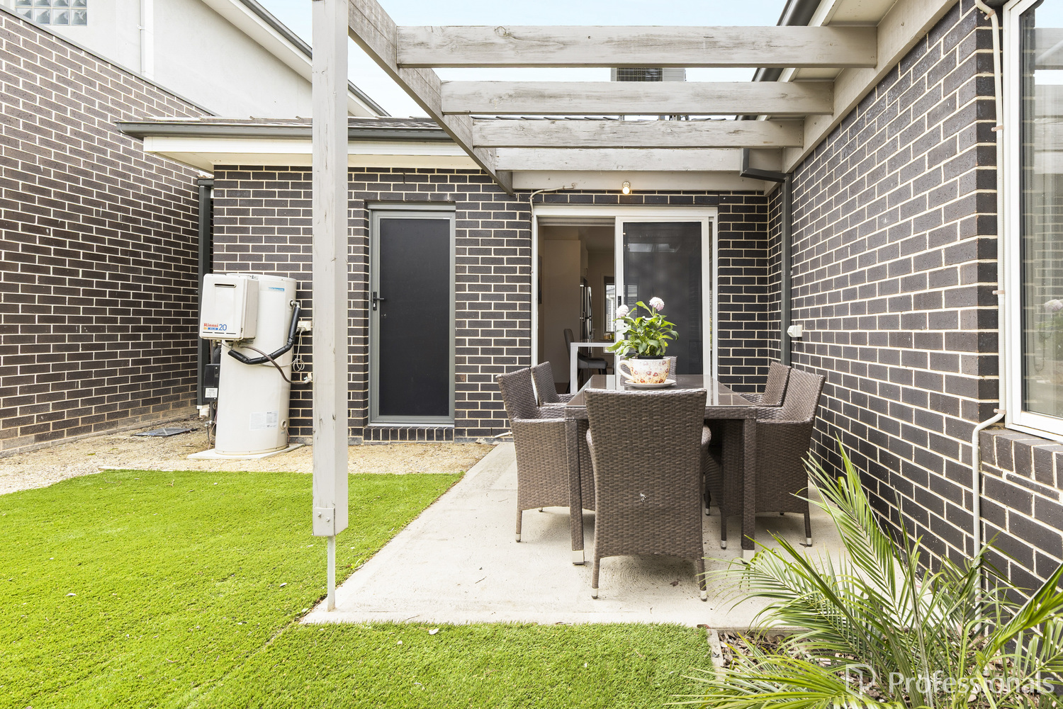 15 Kangaroo Paw Court, Taylors Lakes, Vic, 3038 - Image 4