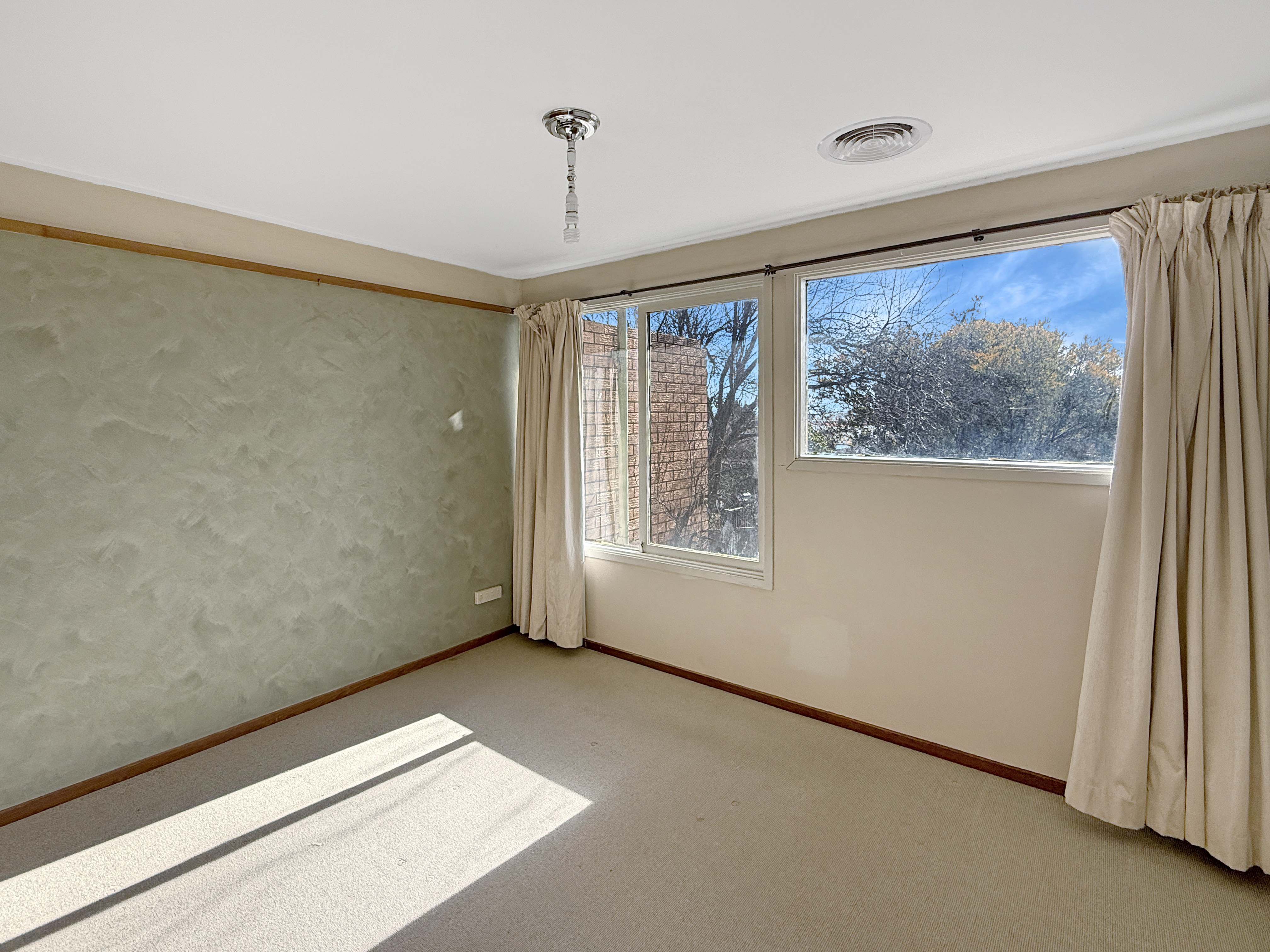 5-bedroom house at 18 Warra Street, Cooma, NSW 2630, Snowy Monaro, New South Wales