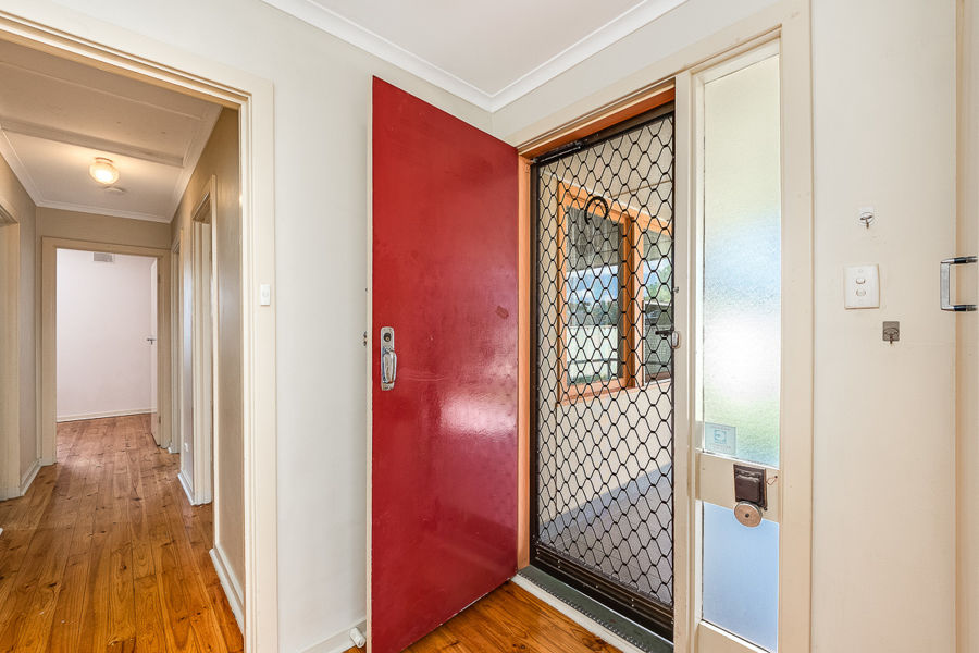 8 Peart Crescent, Murray Bridge, SA 5253 - Image 2