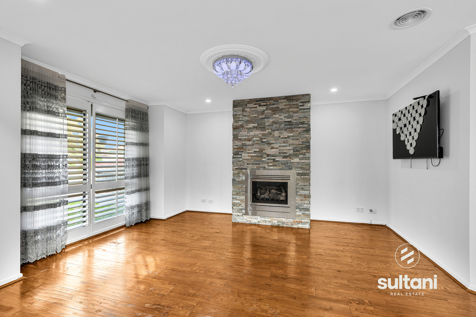 124 Courtenay Avenue, Cranbourne North, VIC 3977 - Image 3
