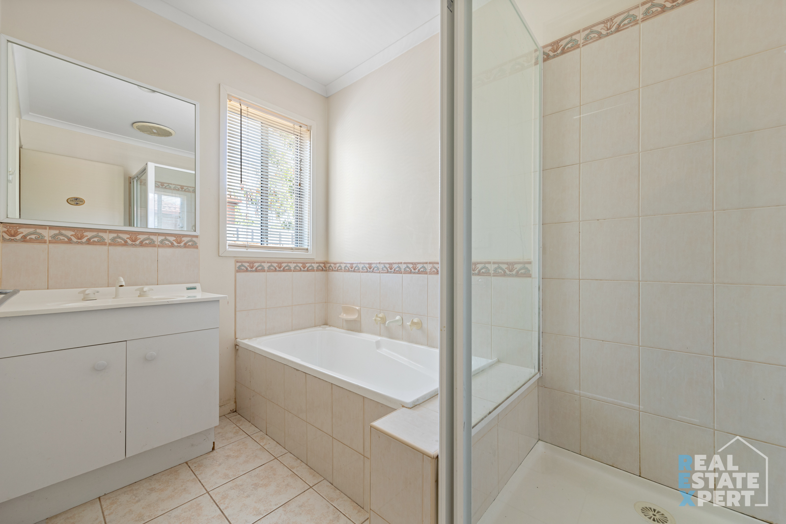 2 Greenlea Grove, Hampton Park, Vic, 3976 - Image 10