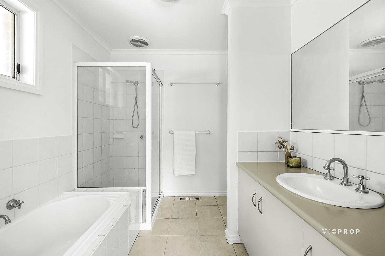 2-bedroom unit at UNIT 2 17 LAKEVIEW AVENUE, Rowville VIC 3178, Knox, Victoria