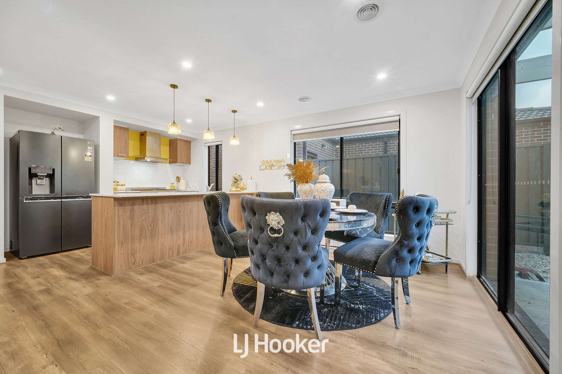 11 Carnelian Circuit, Clyde North, VIC 3978 - Image 9