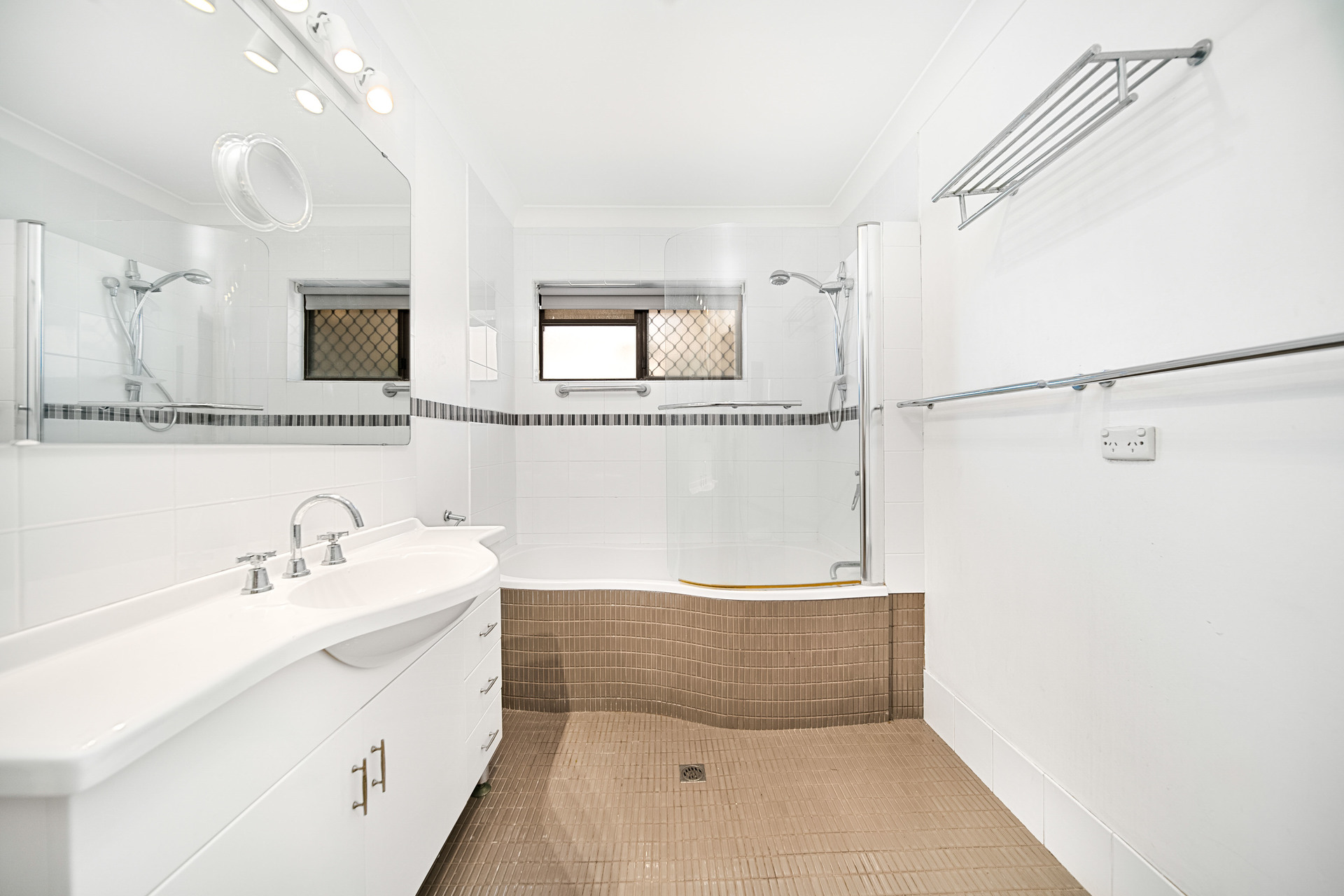 11 Bridle Street, Mansfield, QLD 4122 - Image 3