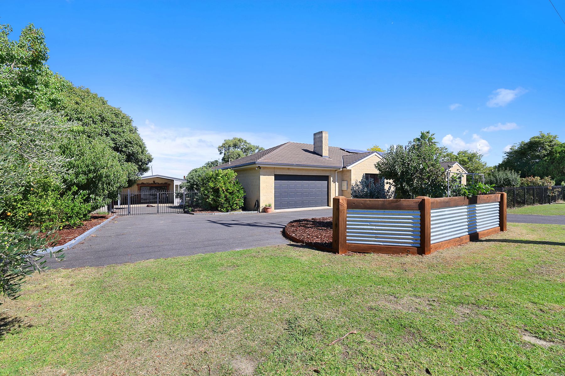 6-bedroom house at 23-25 Moe-Willow Grove Road, Willow Grove, Vic, 3825, Baw Baw, Victoria
