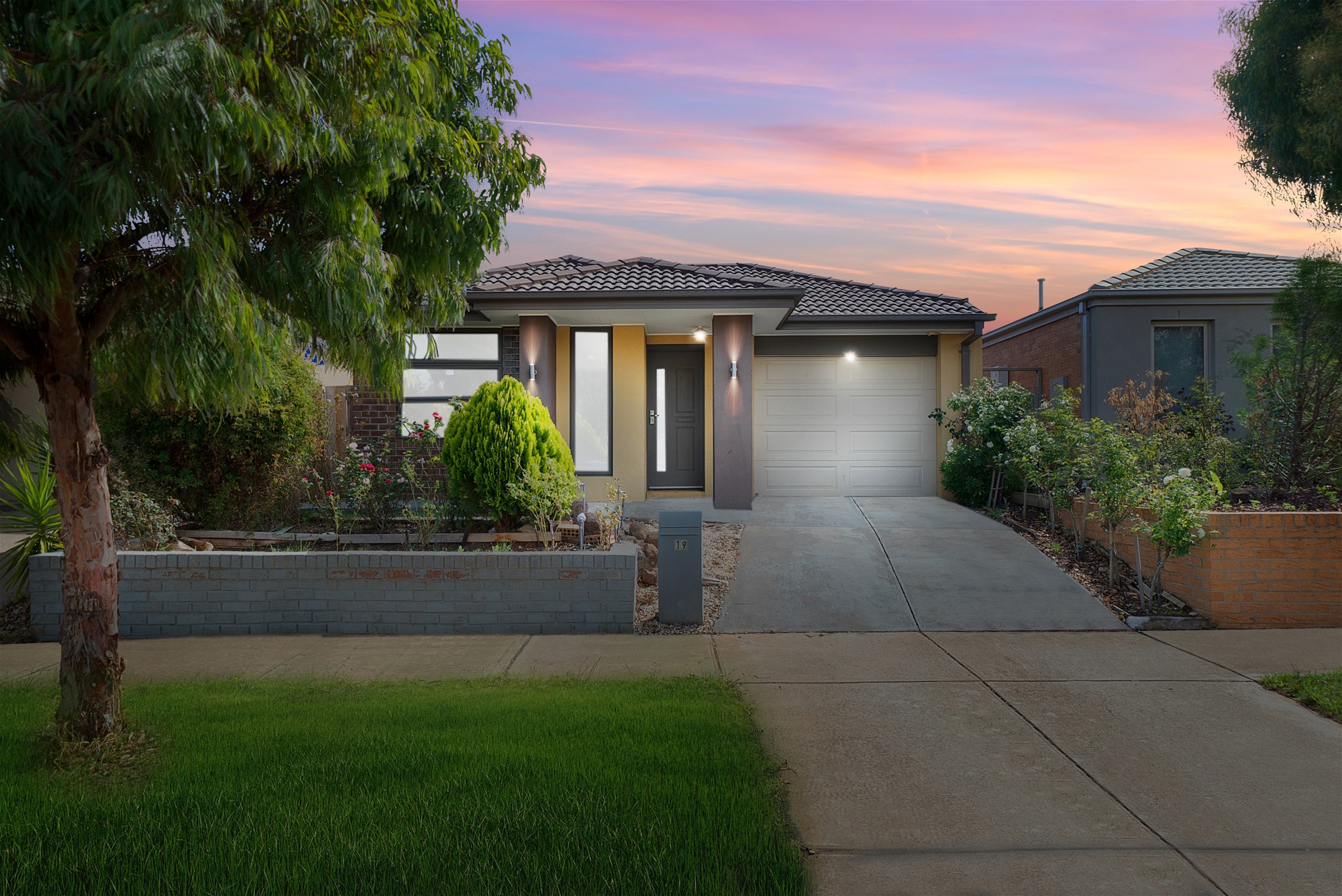 19 Oldbridge Boulevard, Weir Views, VIC 3338 - Image 1