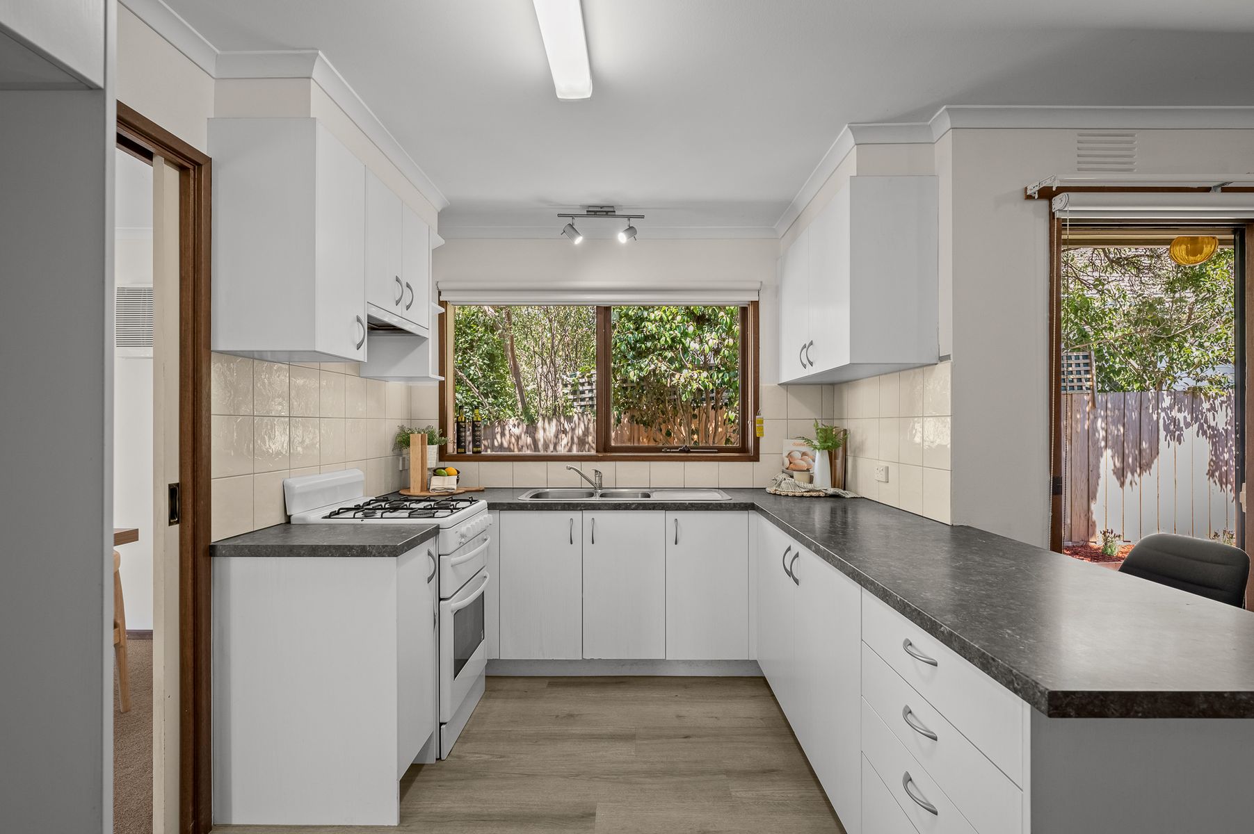 4/11-13 Saladin Avenue, Glen Waverley, VIC 3150 - Image 5