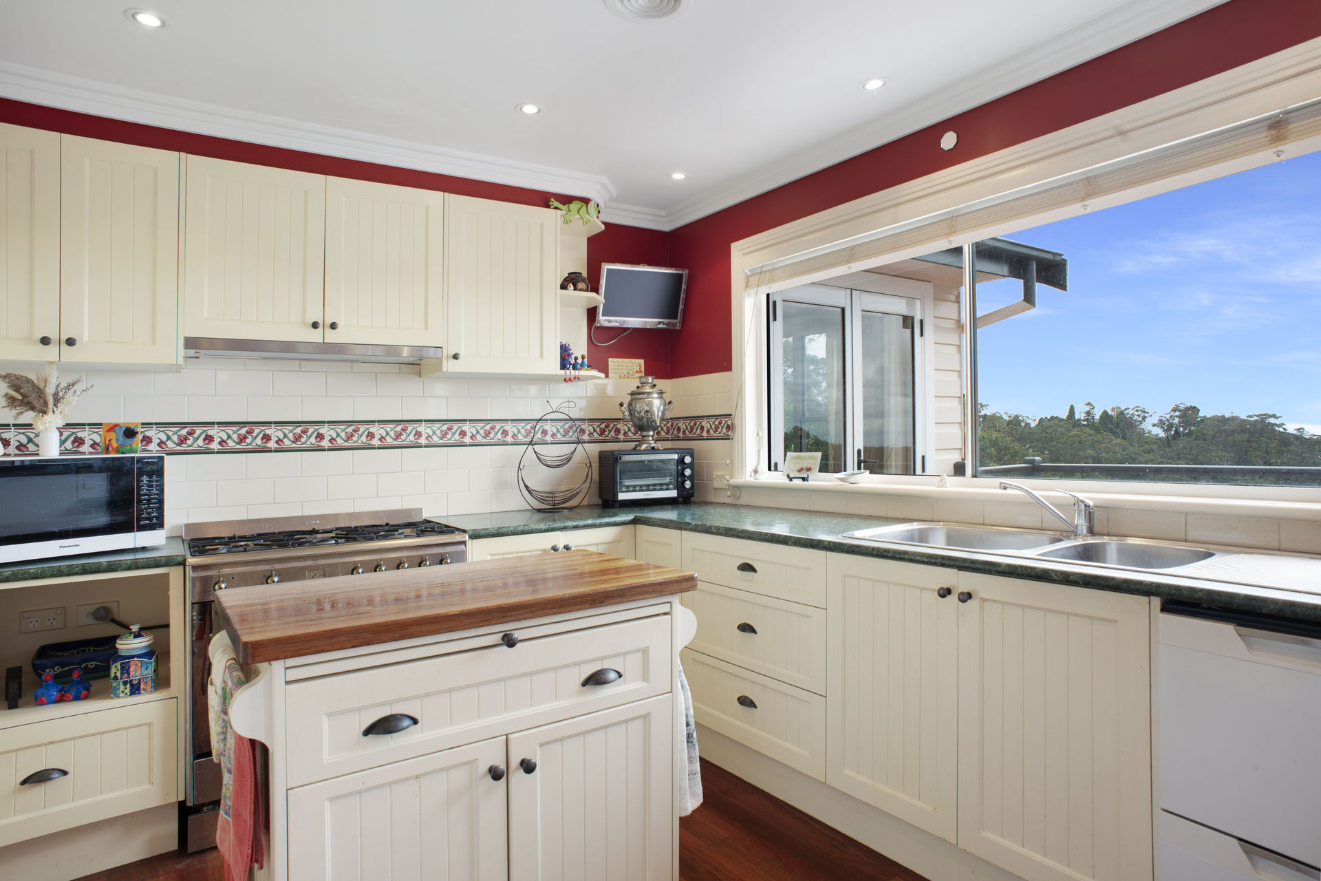 33 HENDERSON ROAD, Wentworth Falls NSW 2782 - Image 9
