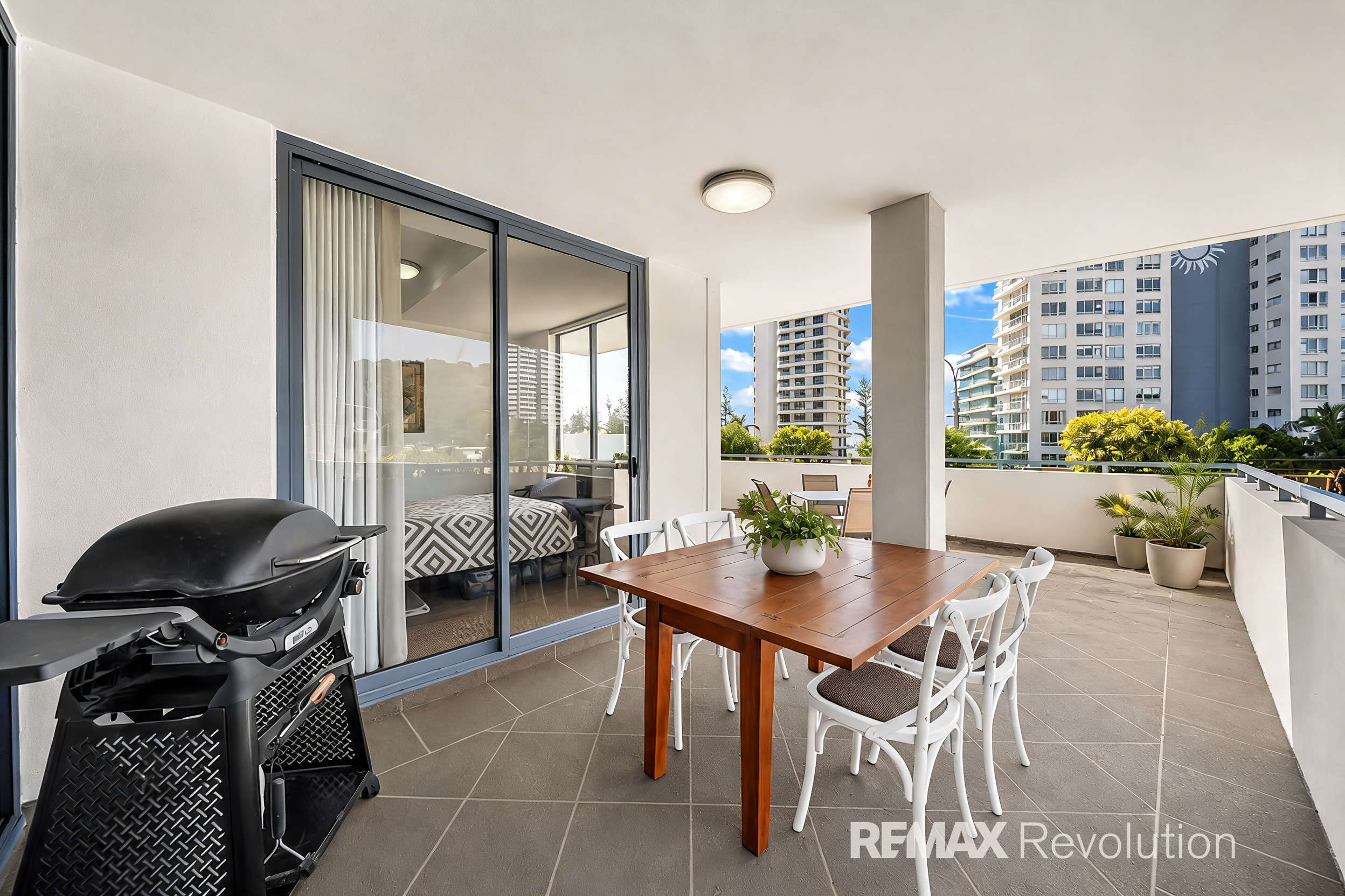 1006 1 OCEAN STREET, BURLEIGH HEADS QLD 4220 - Image 2