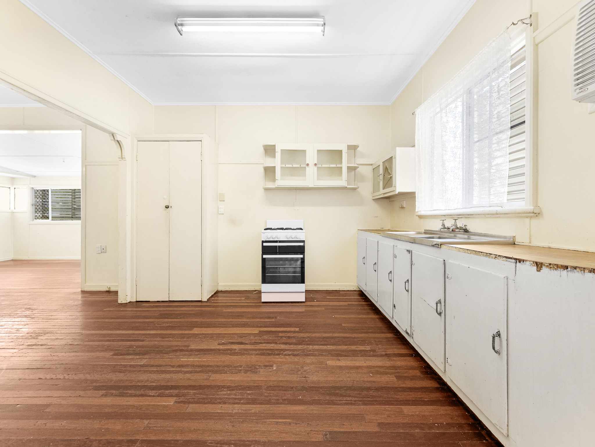 64 KING STREET, Urangan QLD 4655 - Image 8