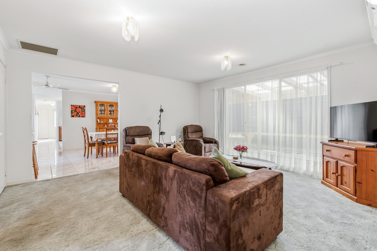 3-bedroom house at 34 Brentwood Drive, Cranbourne North, VIC 3977, Casey, Victoria