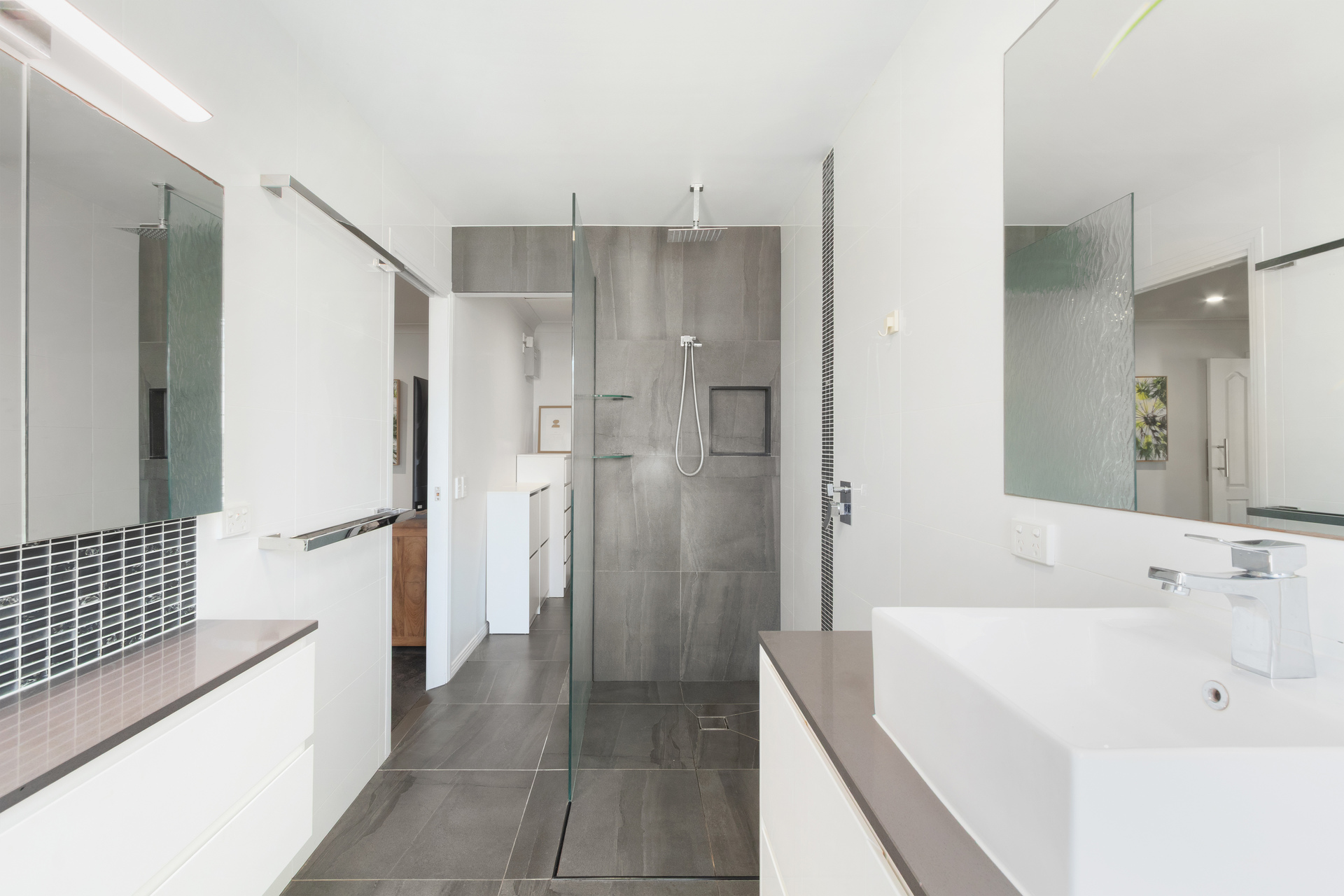 2 52 TALLEBUDGERA DRIVE, PALM BEACH QLD 4221 - Image 9