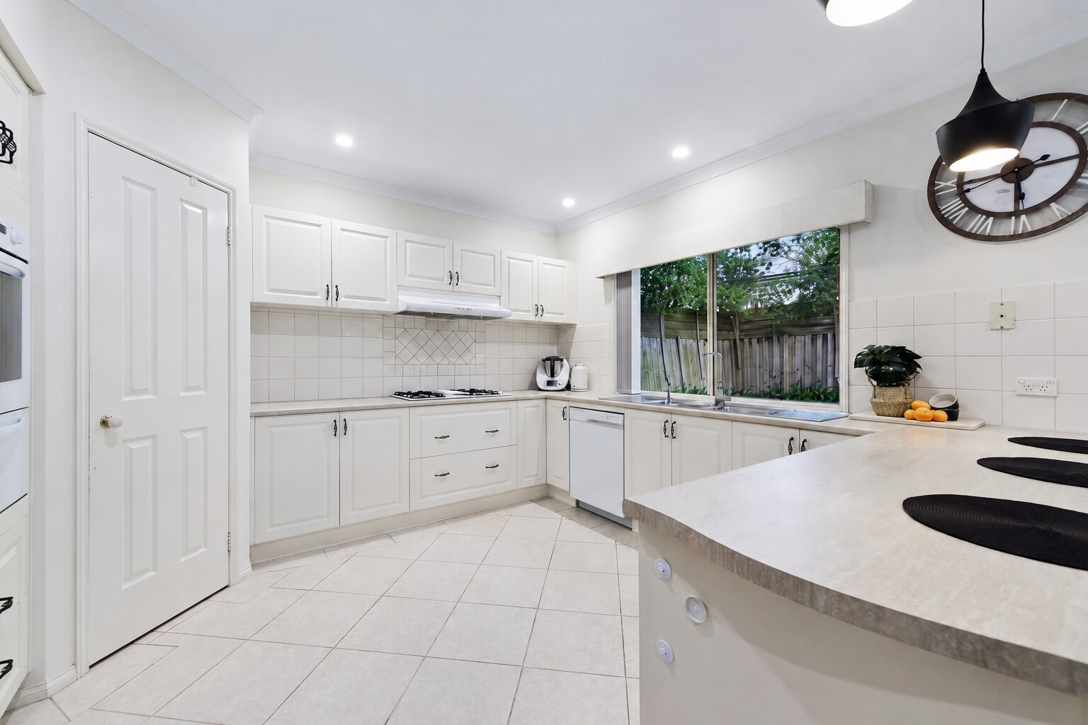 8 VIEW PARK CIRCUIT, Narre Warren South VIC 3805 - Image 4