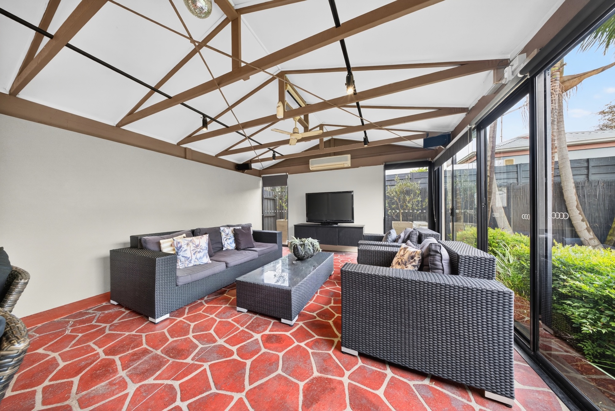 5-bedroom house at 31 Tamar Grove, Oakleigh, VIC 3166, Monash, Victoria
