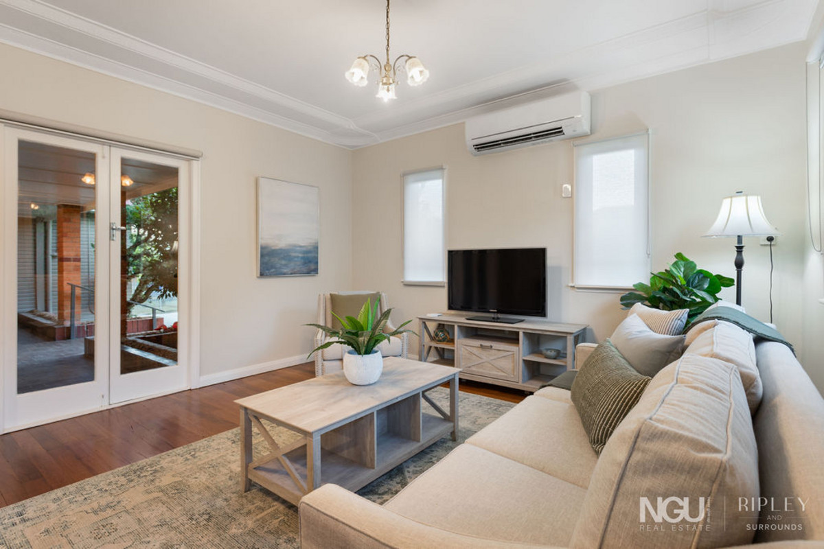 24 CROWN STREET, Silkstone QLD 4304 - Image 8