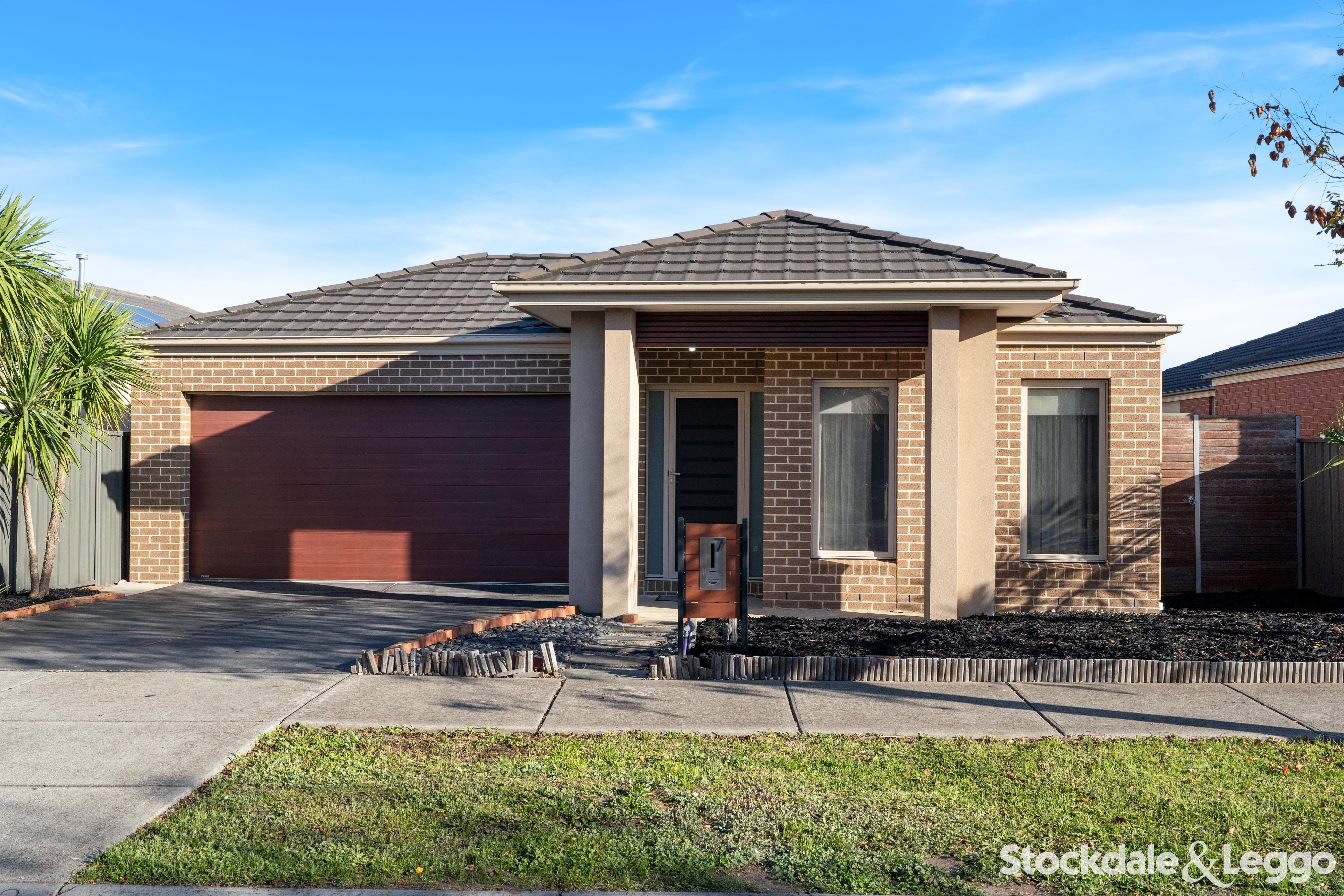7 CRADLE MOUNTAIN DRIVE, Craigieburn VIC 3064 - Image 1
